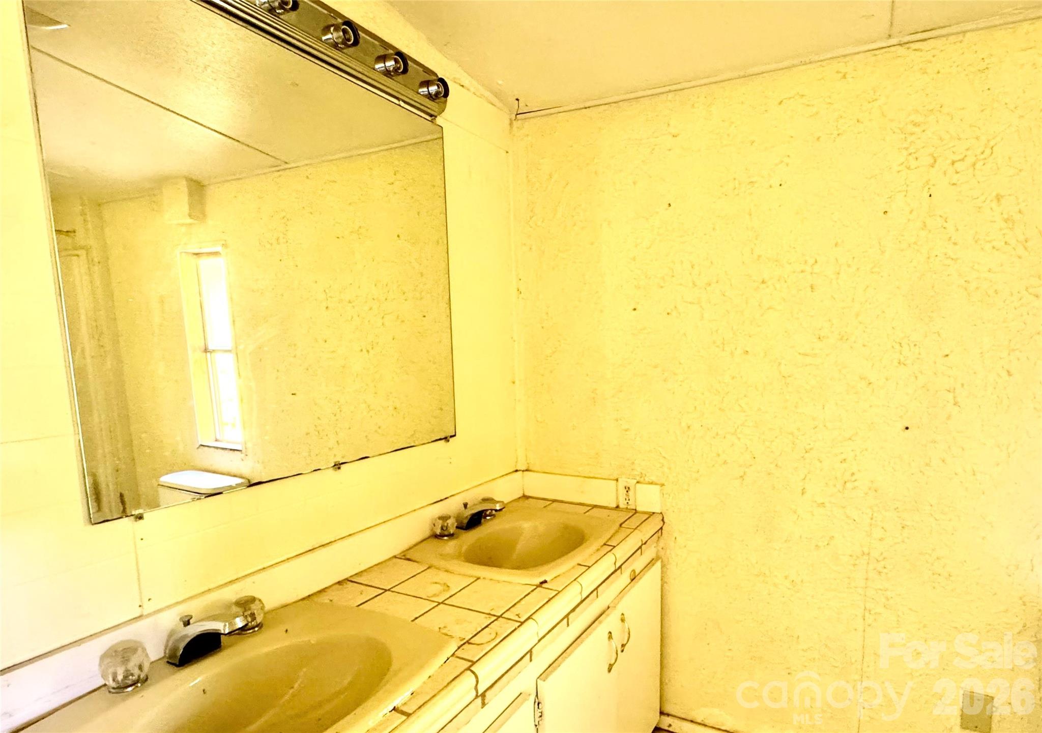 8 White Oak Drive Property Photo 6