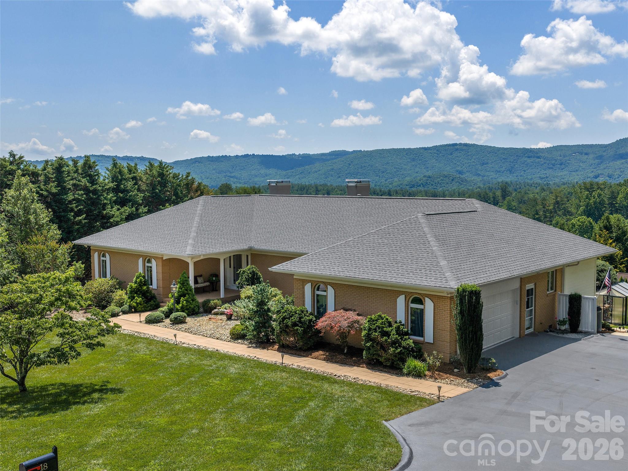 18 Thornapple Drive Property Photo 7