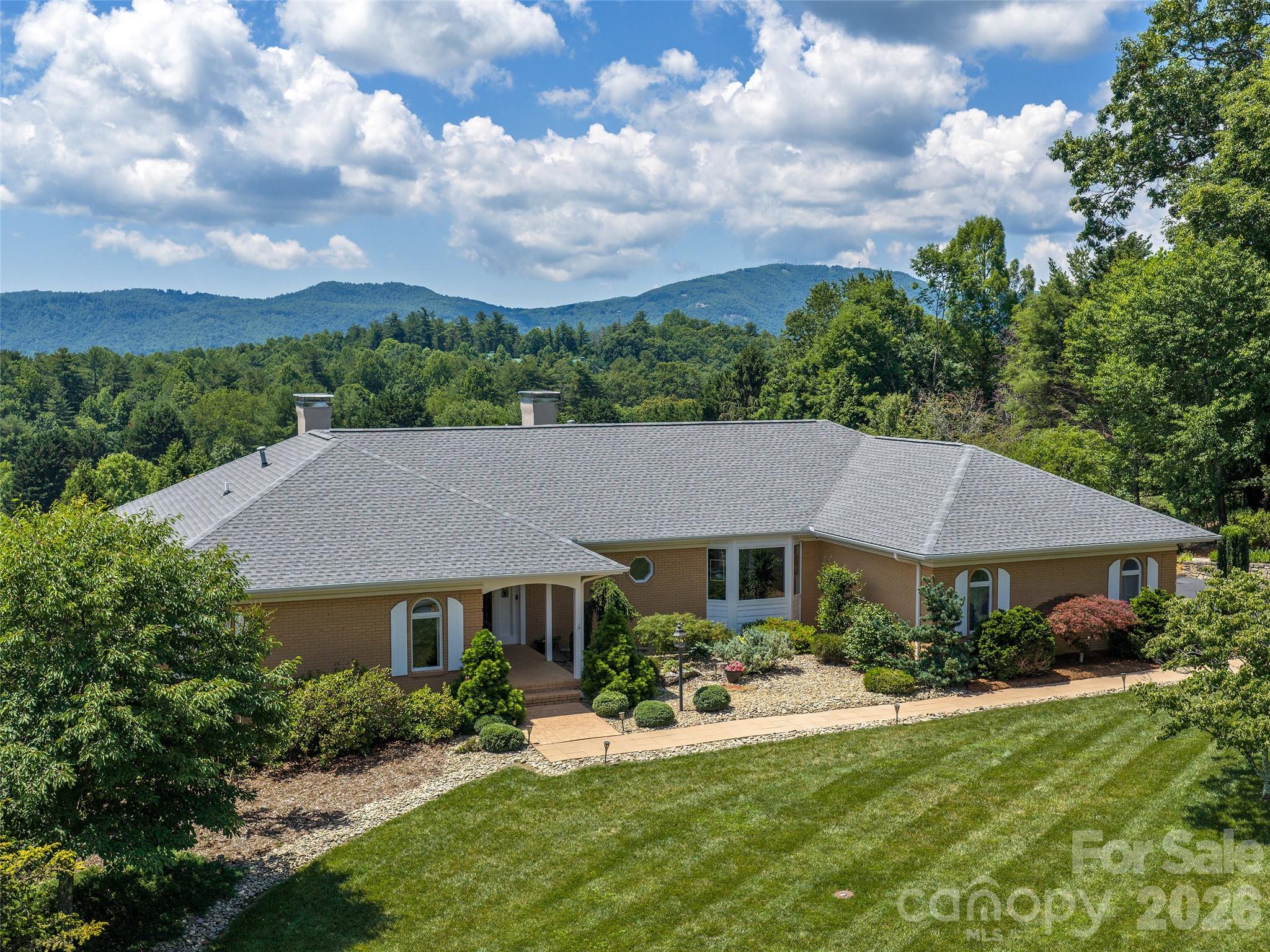 18 Thornapple Drive Property Photo 8