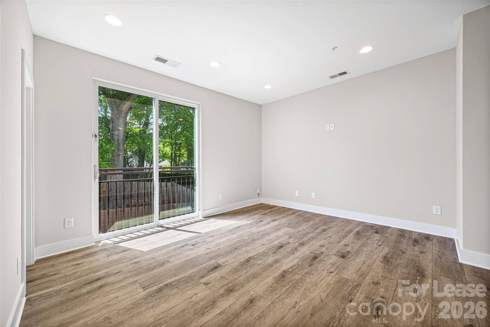 840 E 18th Street B Property Photo 5