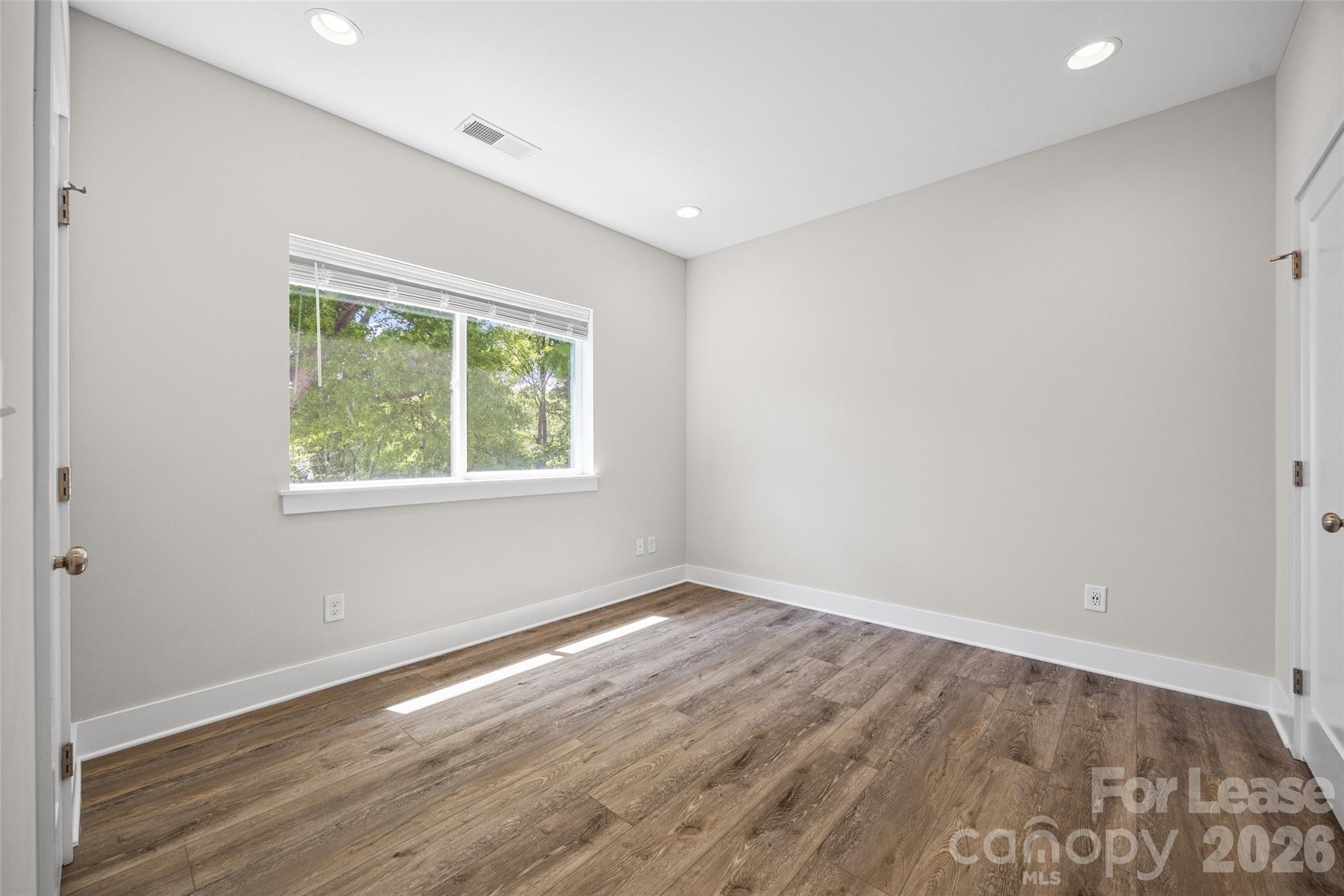 840 E 18th Street B Property Photo 14