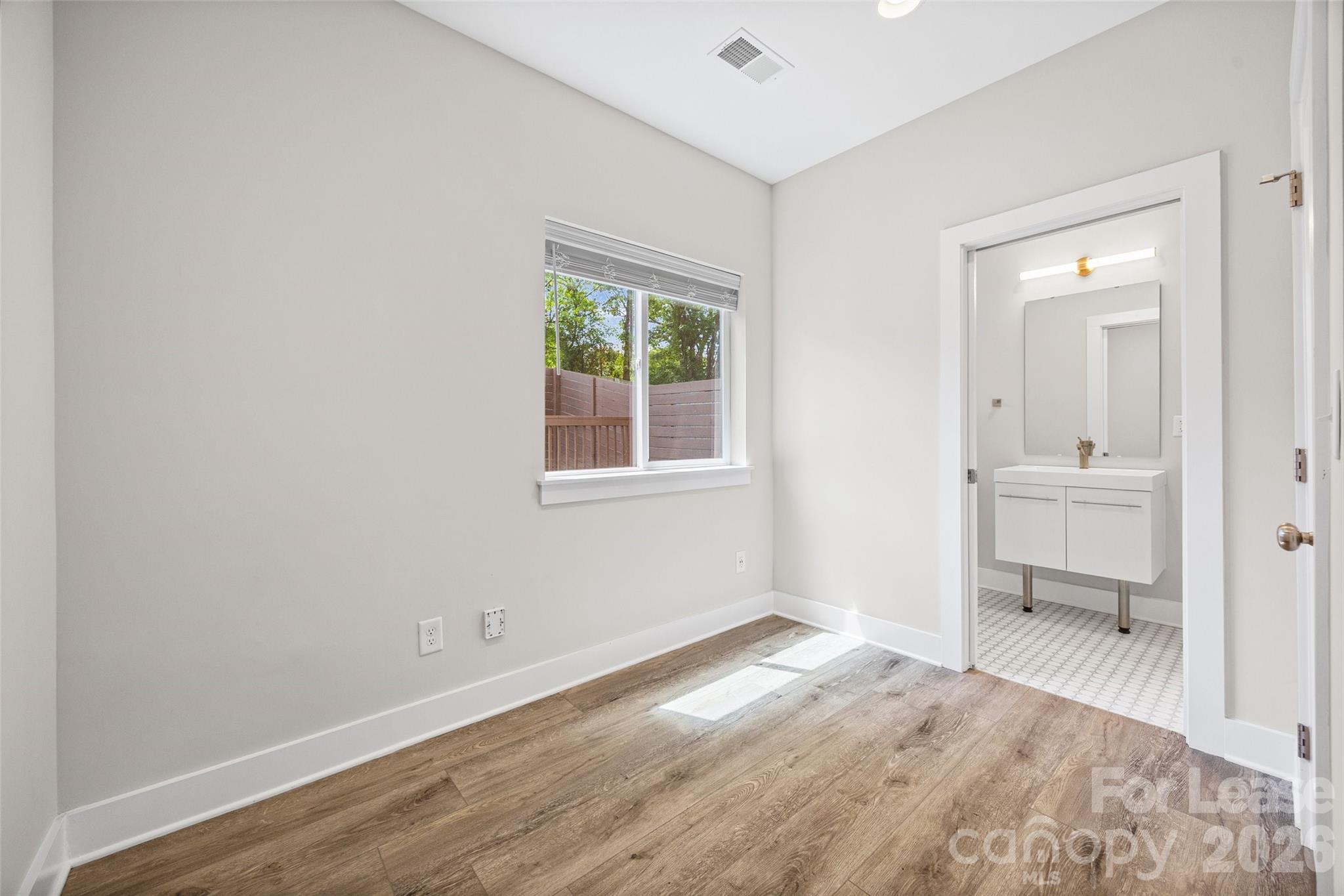 840 E 18th Street D Property Photo 3