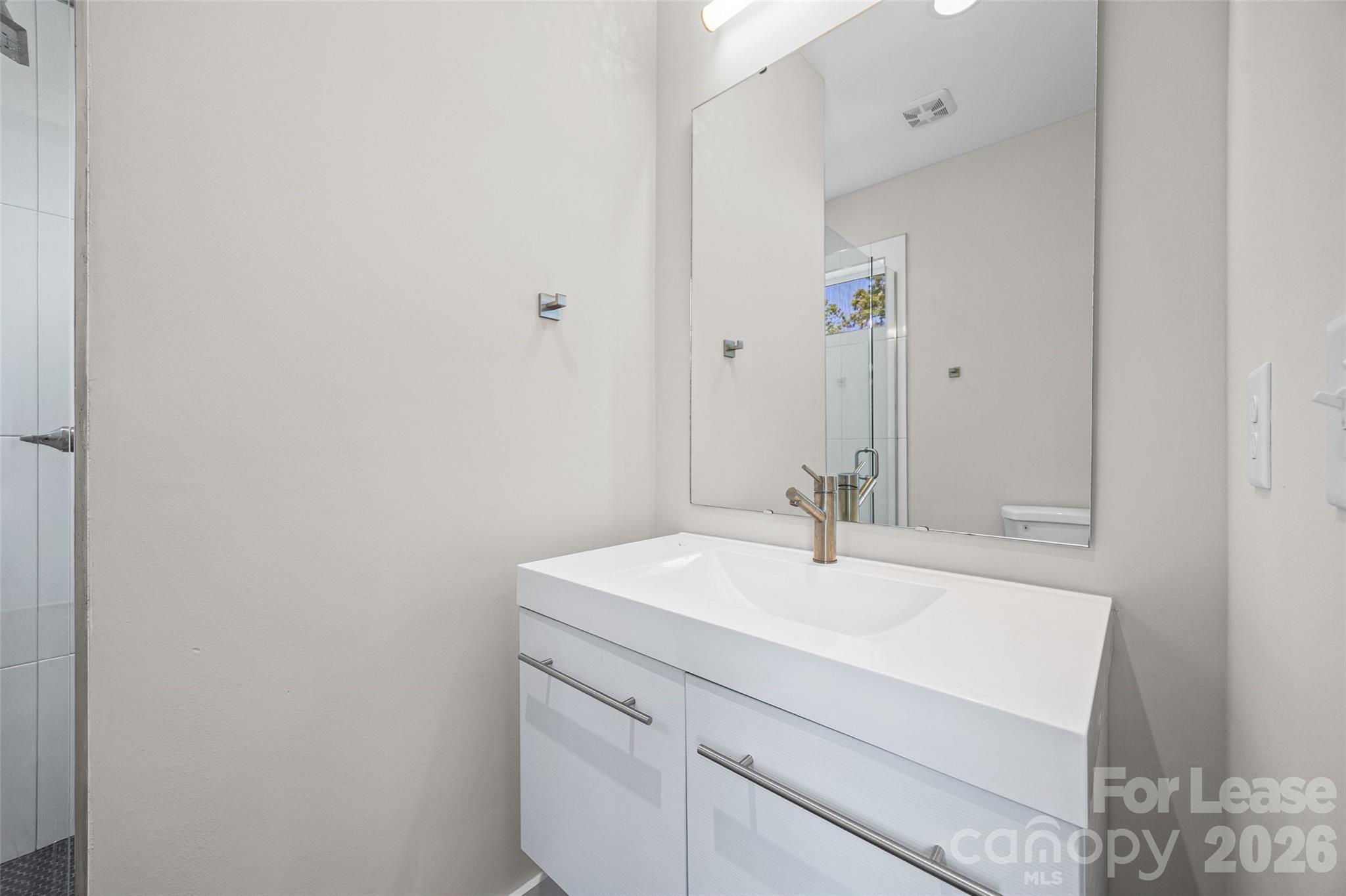 840 E 18th Street D Property Photo 21