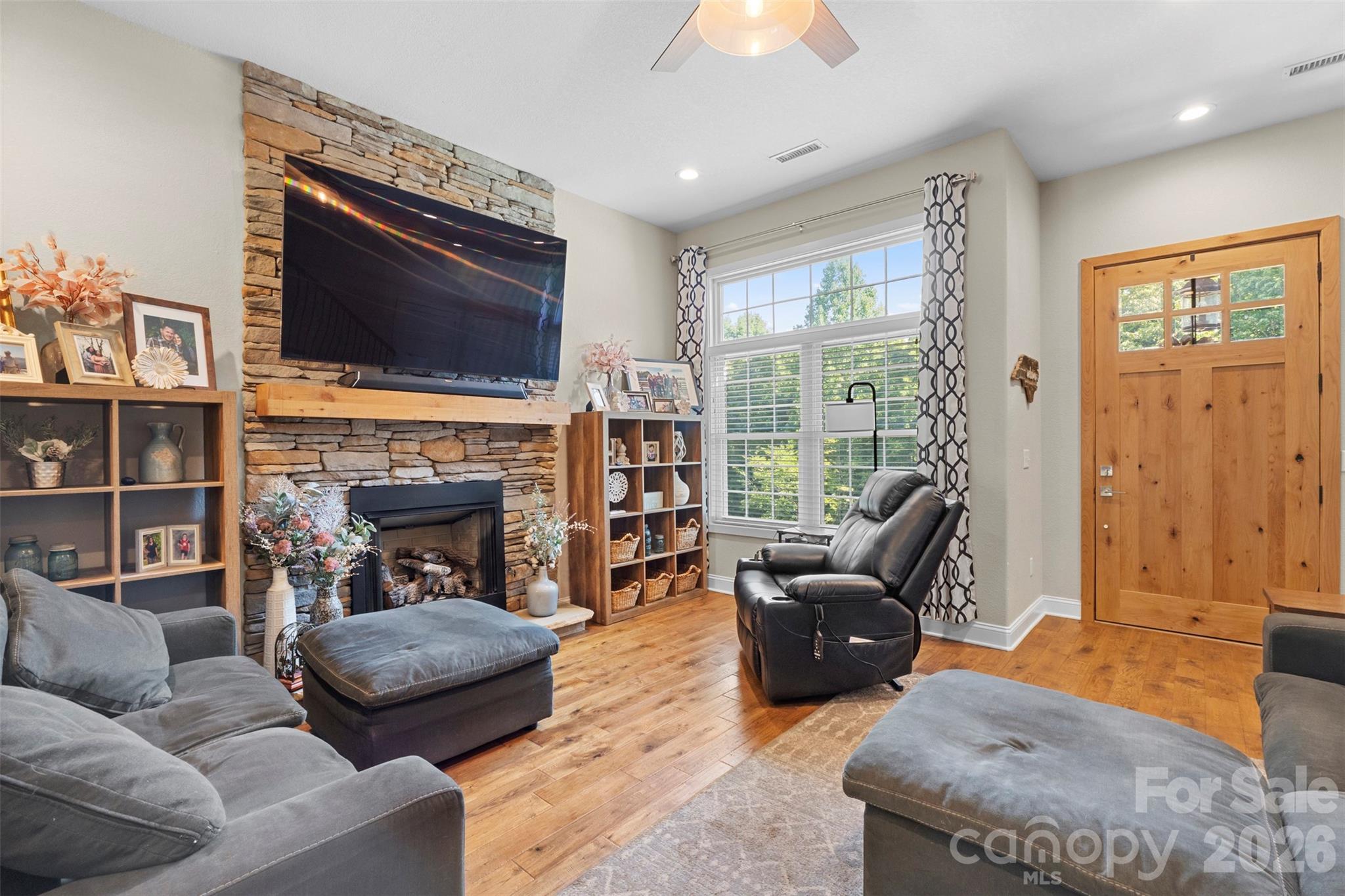 7015 Waterfront Place Property Photo 4
