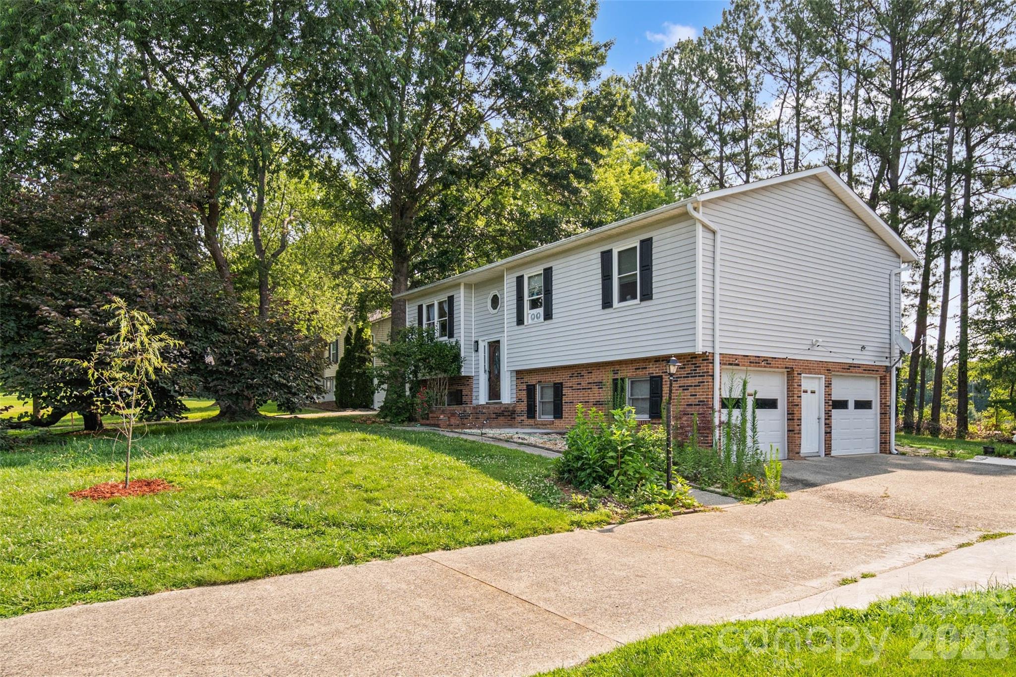 2114 Margaret Drive Property Photo 1