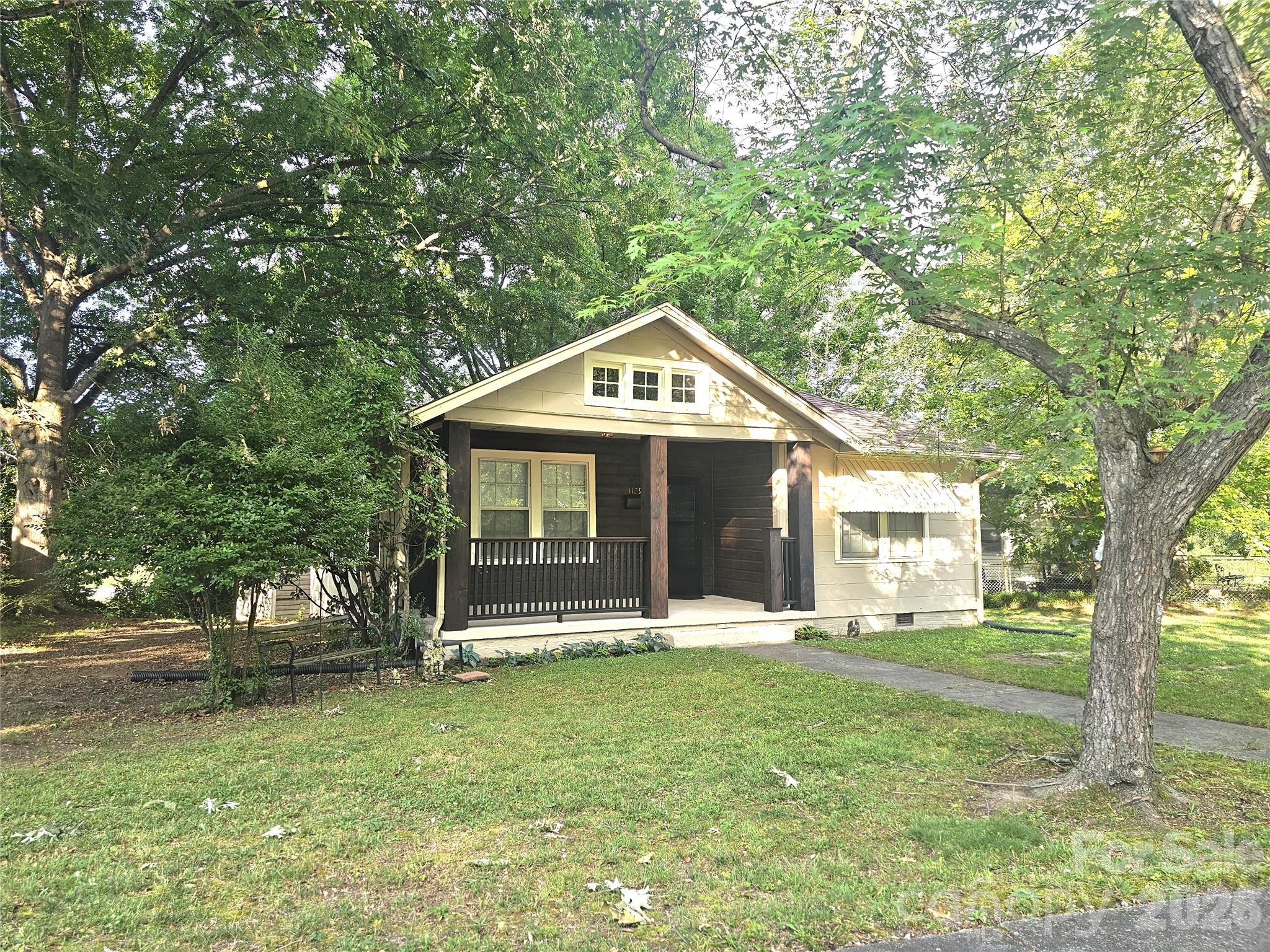 1129 W 5th Avenue Property Photo 2