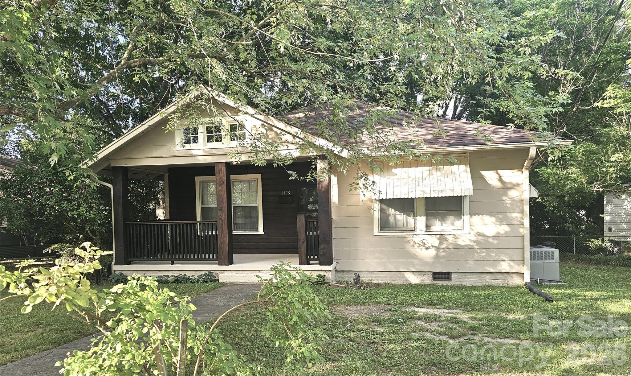 1129 W 5th Avenue Property Photo 4
