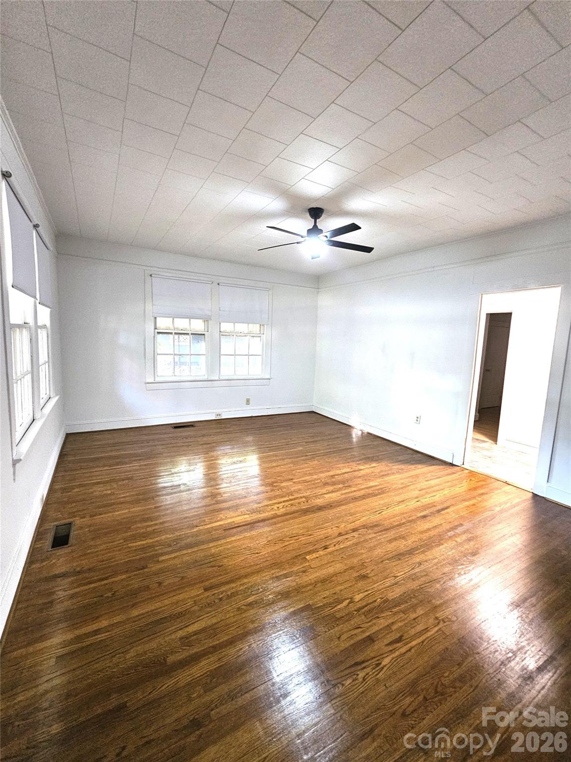 1129 W 5th Avenue Property Photo 5