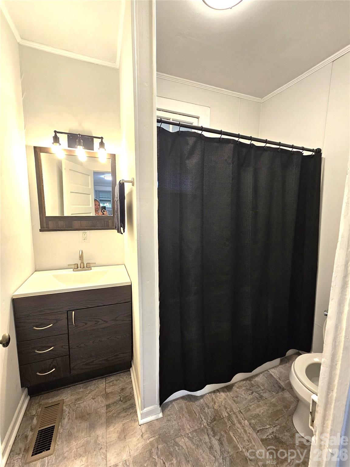 1129 W 5th Avenue Property Photo 15