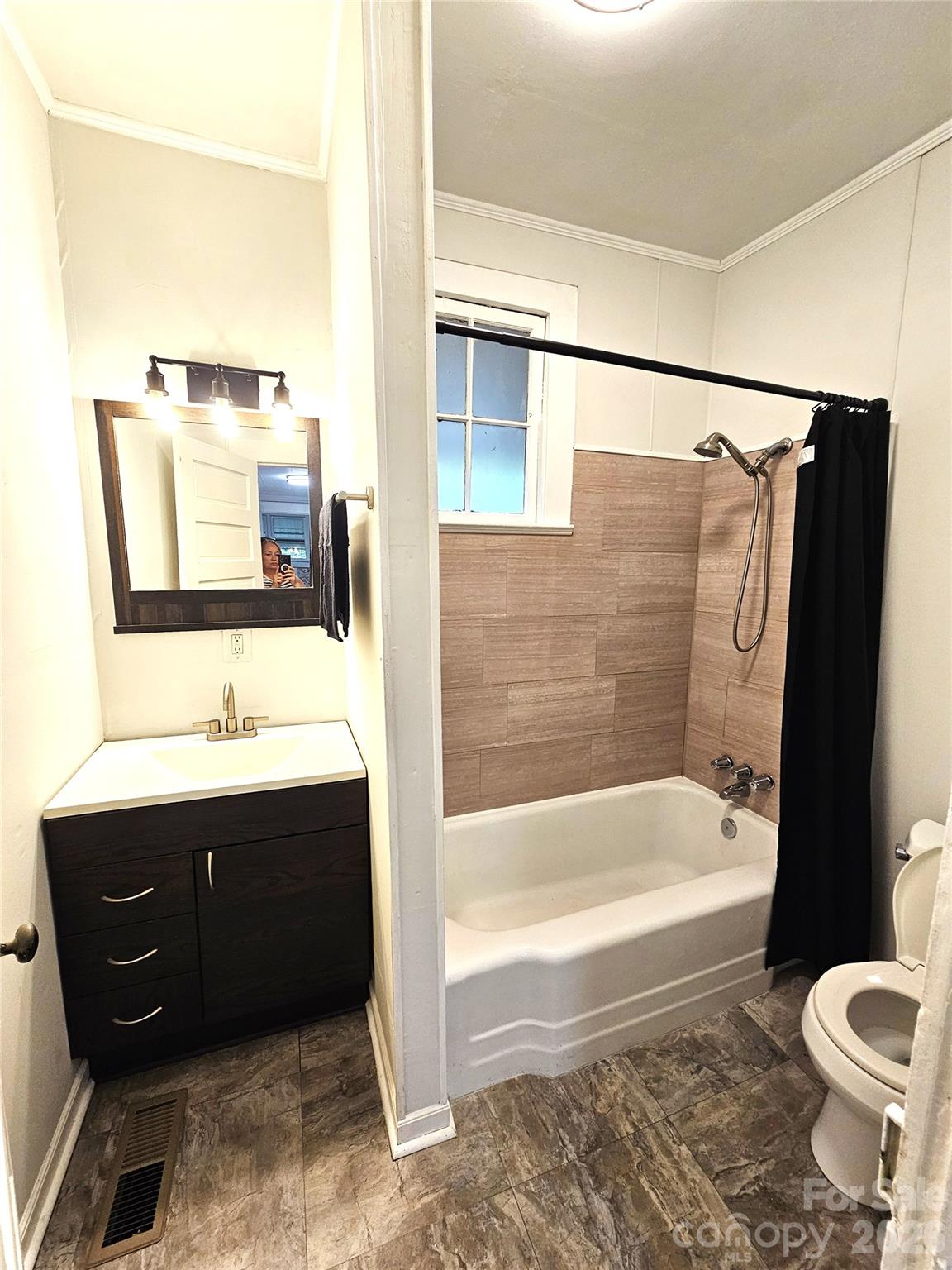1129 W 5th Avenue Property Photo 16