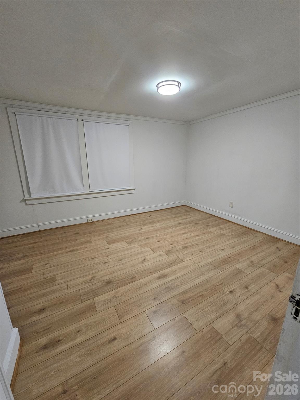1129 W 5th Avenue Property Photo 17