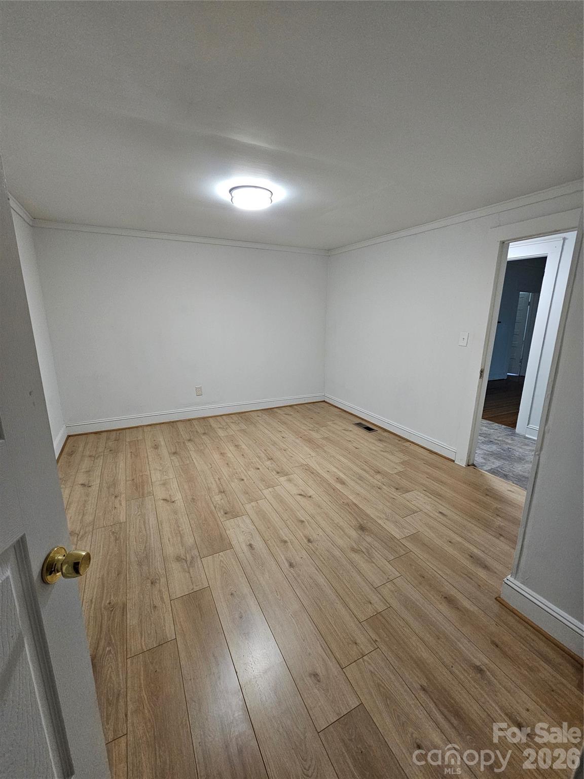 1129 W 5th Avenue Property Photo 18