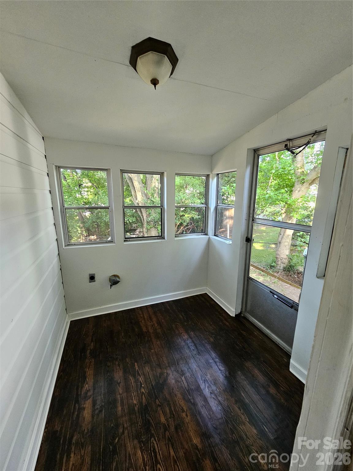 1129 W 5th Avenue Property Photo 20