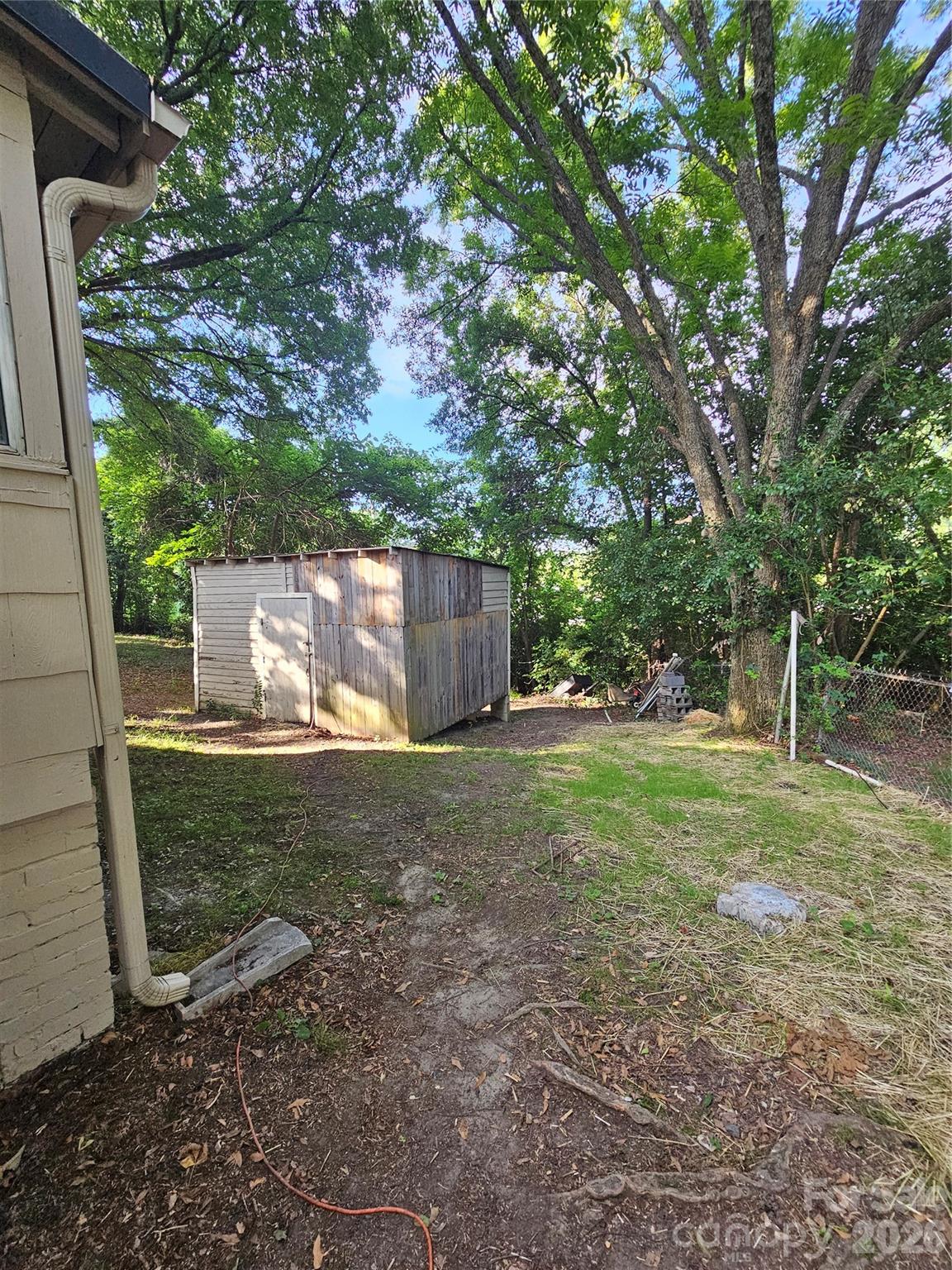 1129 W 5th Avenue Property Photo 21