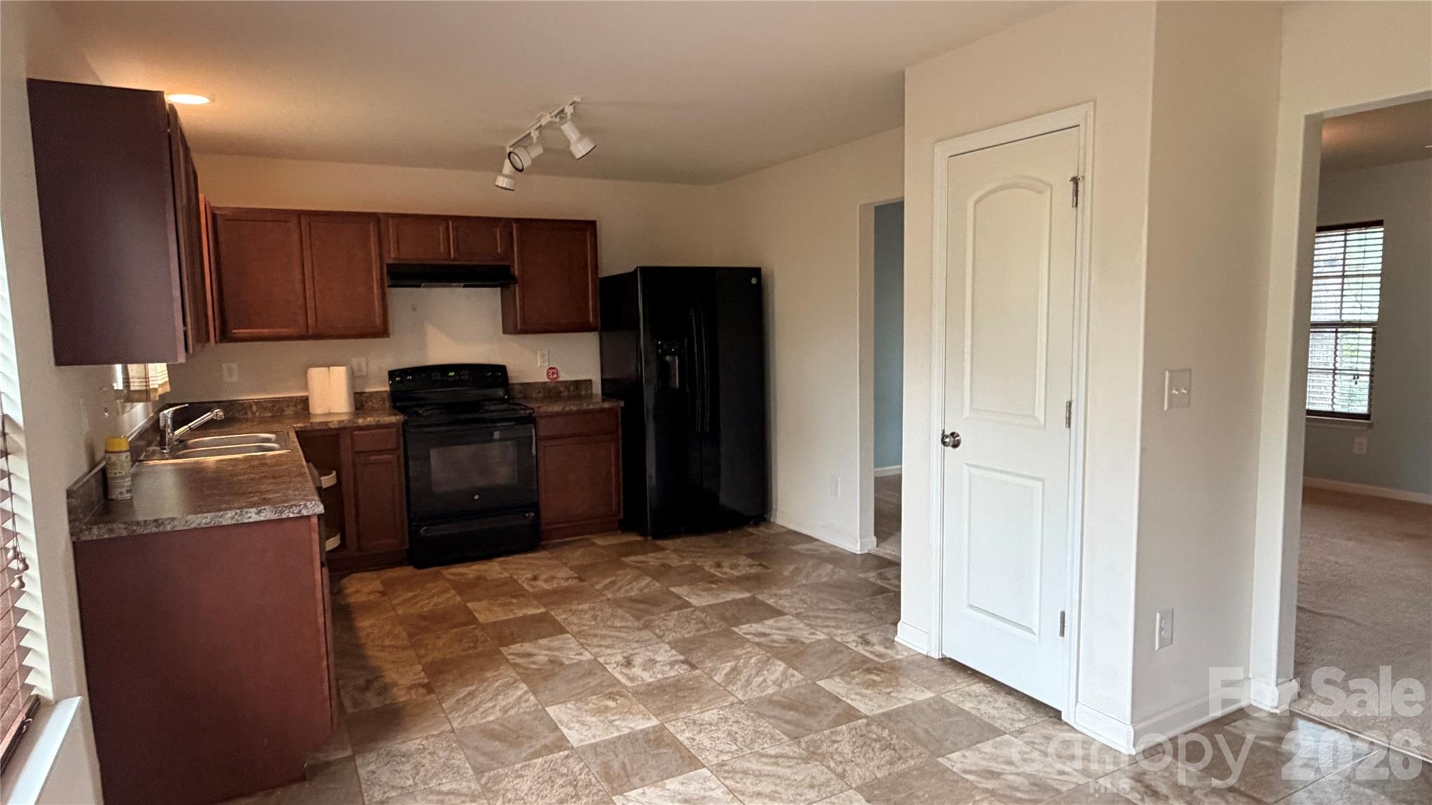 2602 Meadow Knoll Drive Property Photo 9