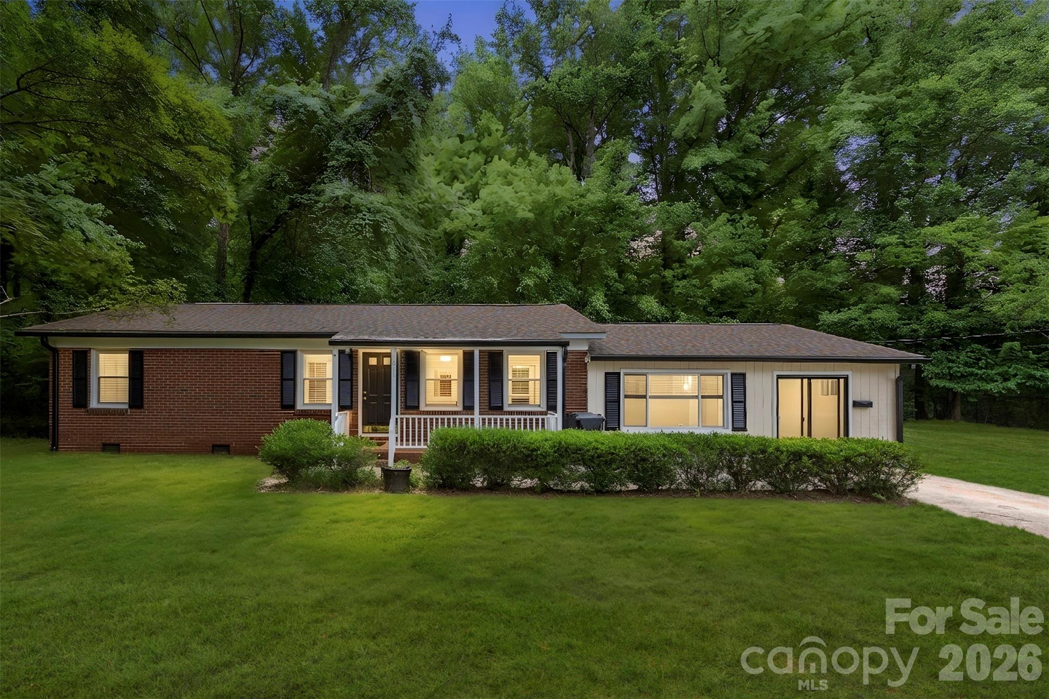 611 W Lewis Street Property Photo 1