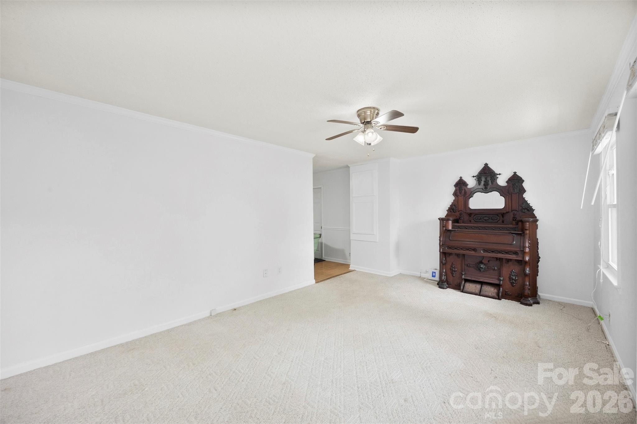 611 W Lewis Street Property Photo 6