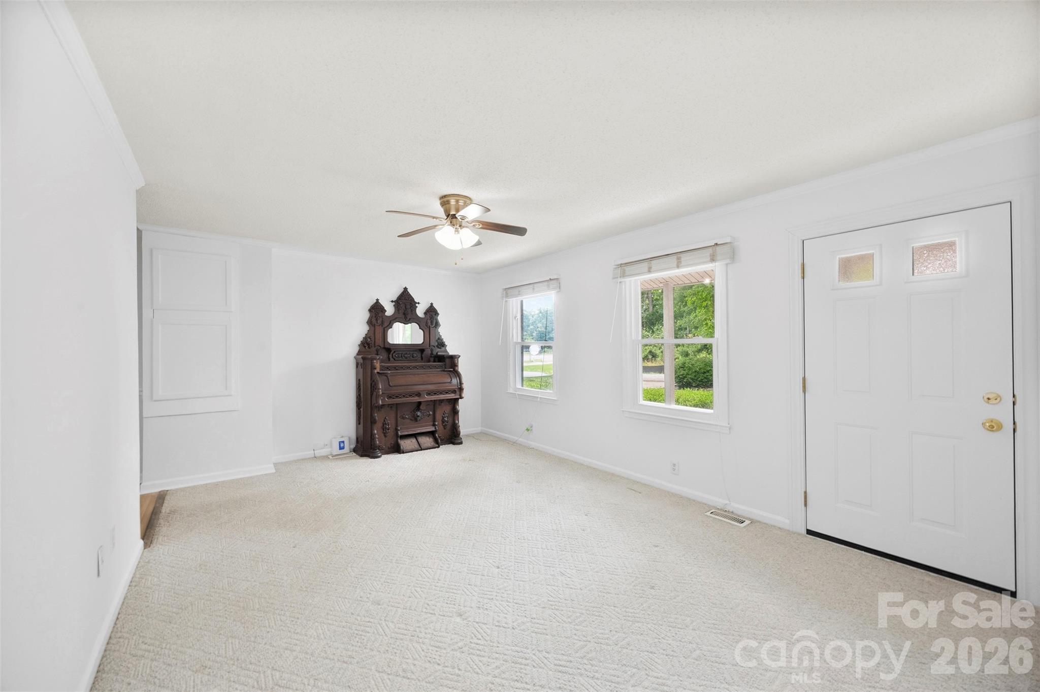 611 W Lewis Street Property Photo 7