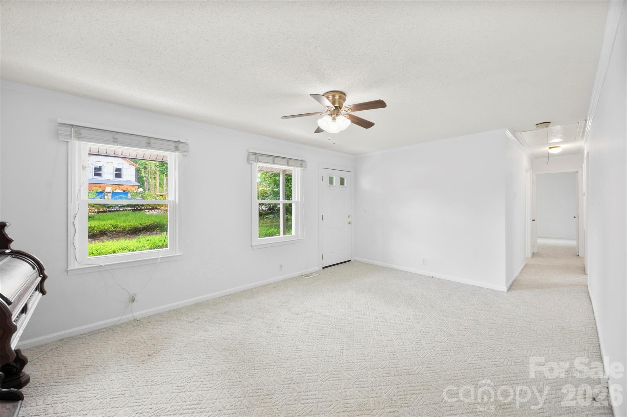 611 W Lewis Street Property Photo 8
