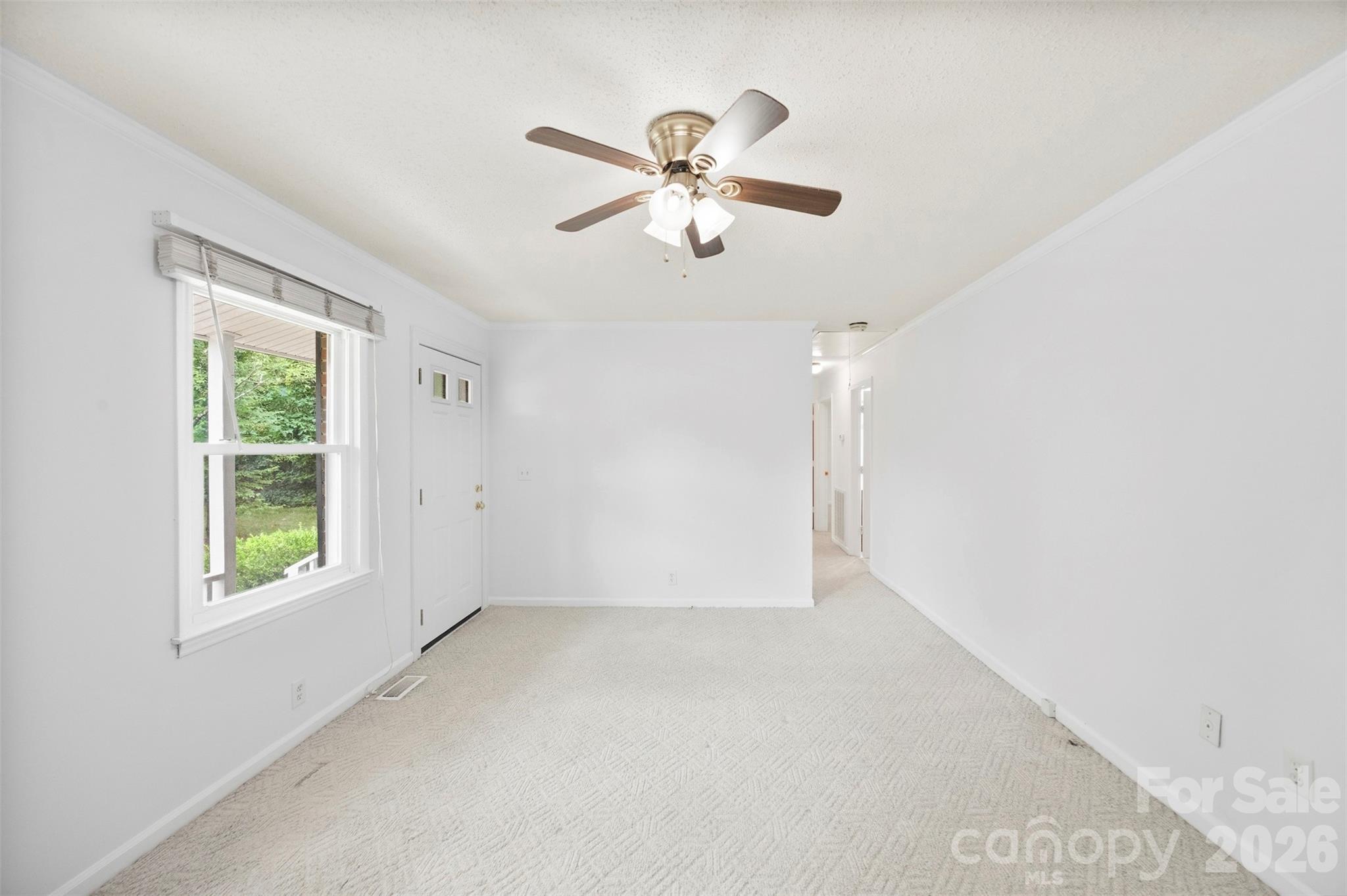 611 W Lewis Street Property Photo 9