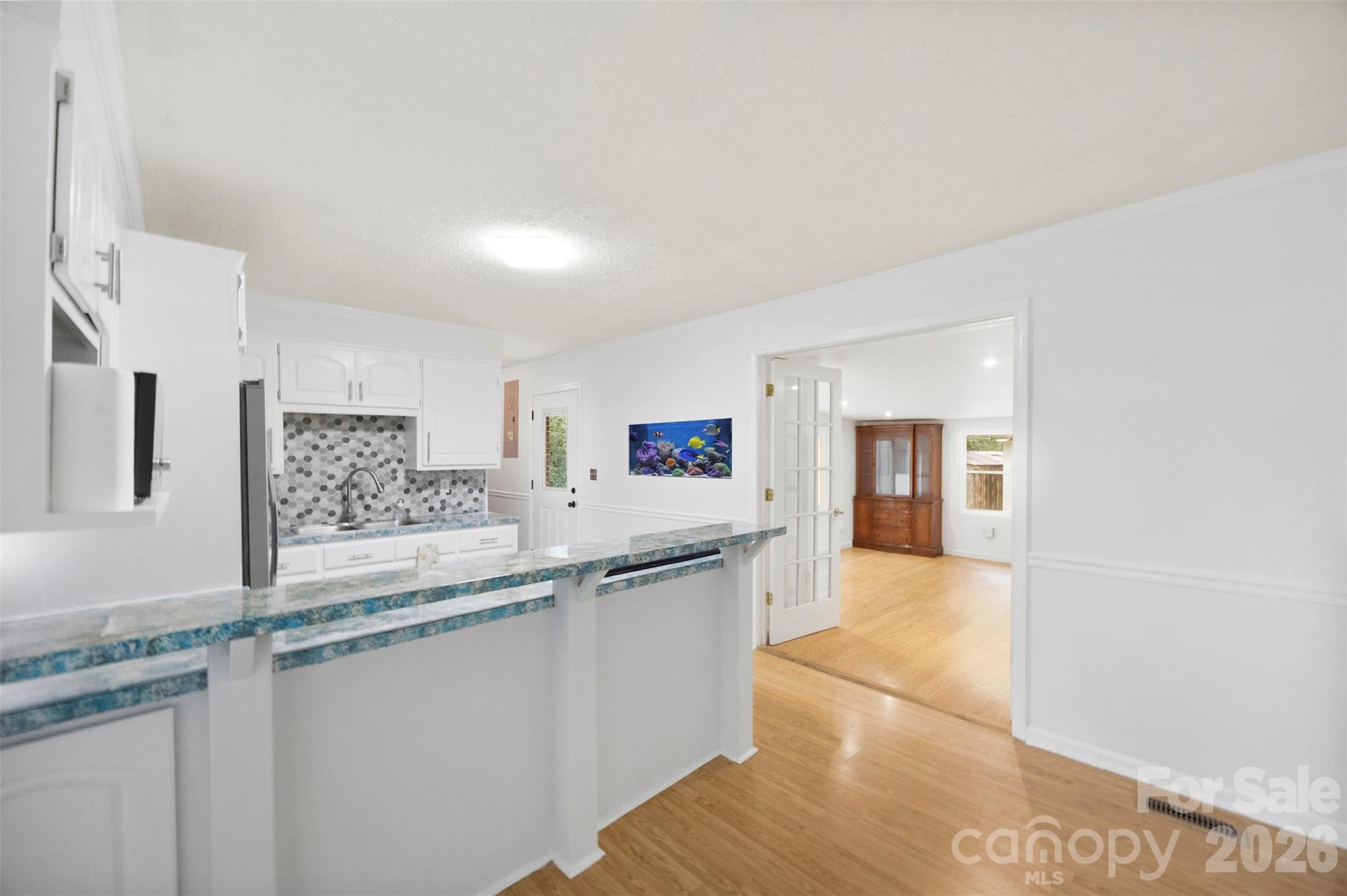 611 W Lewis Street Property Photo 10