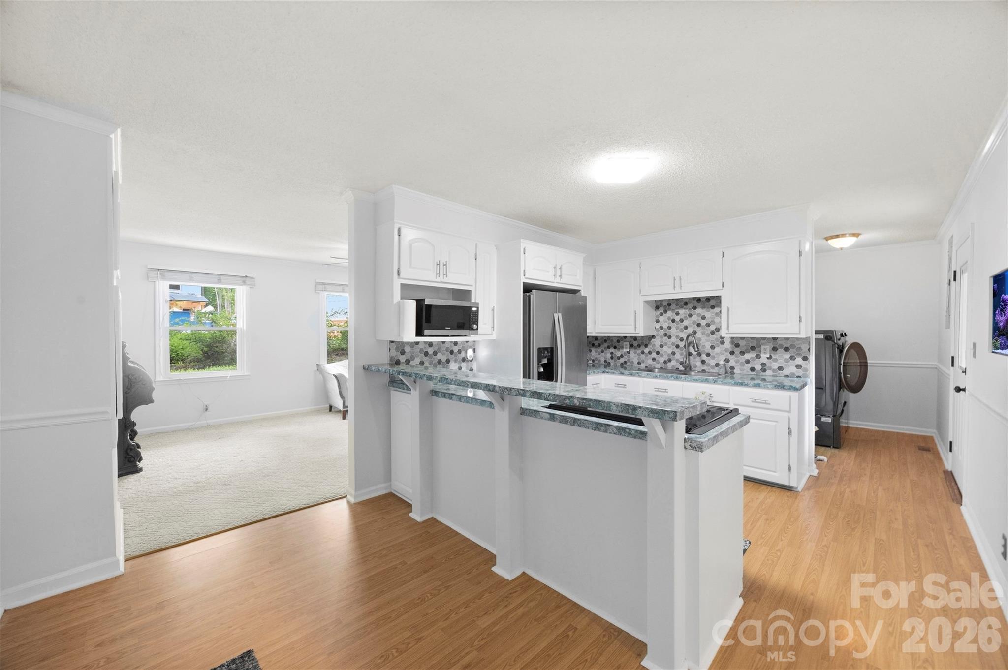 611 W Lewis Street Property Photo 11