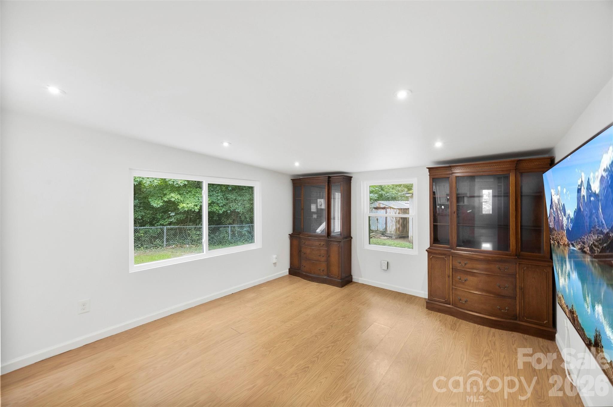 611 W Lewis Street Property Photo 17