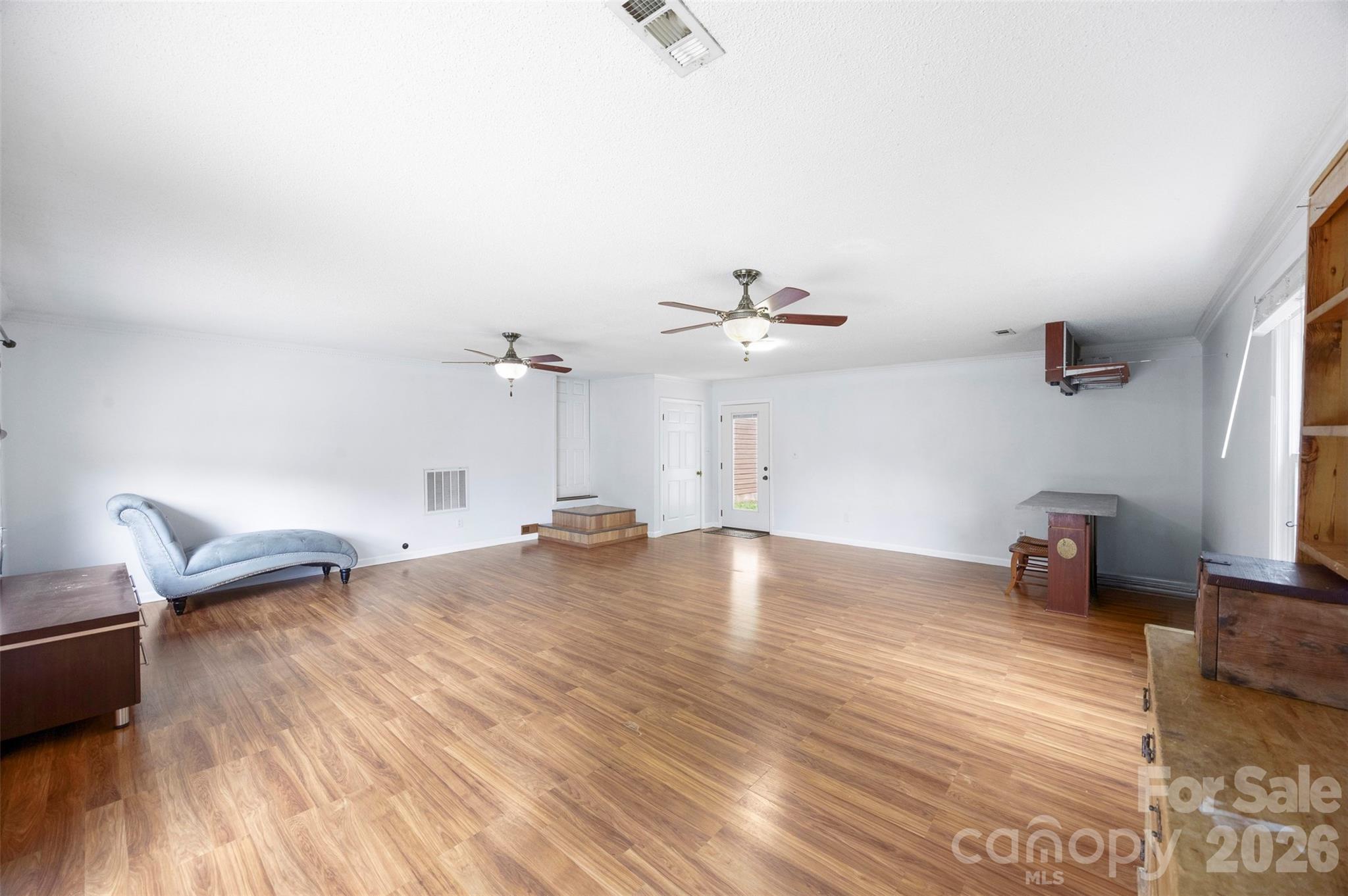 611 W Lewis Street Property Photo 19