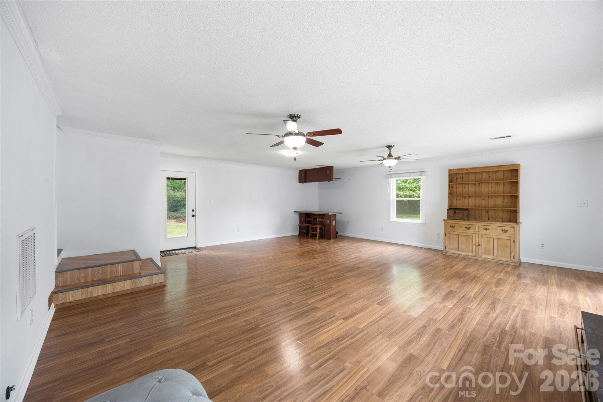 611 W Lewis Street Property Photo 20