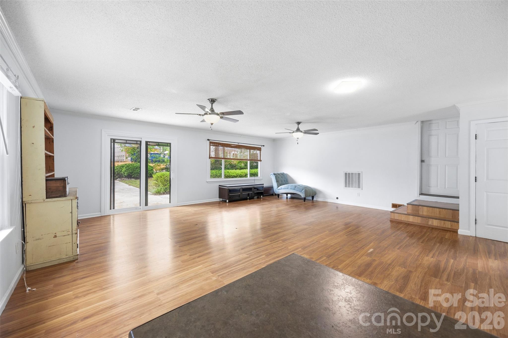 611 W Lewis Street Property Photo 22