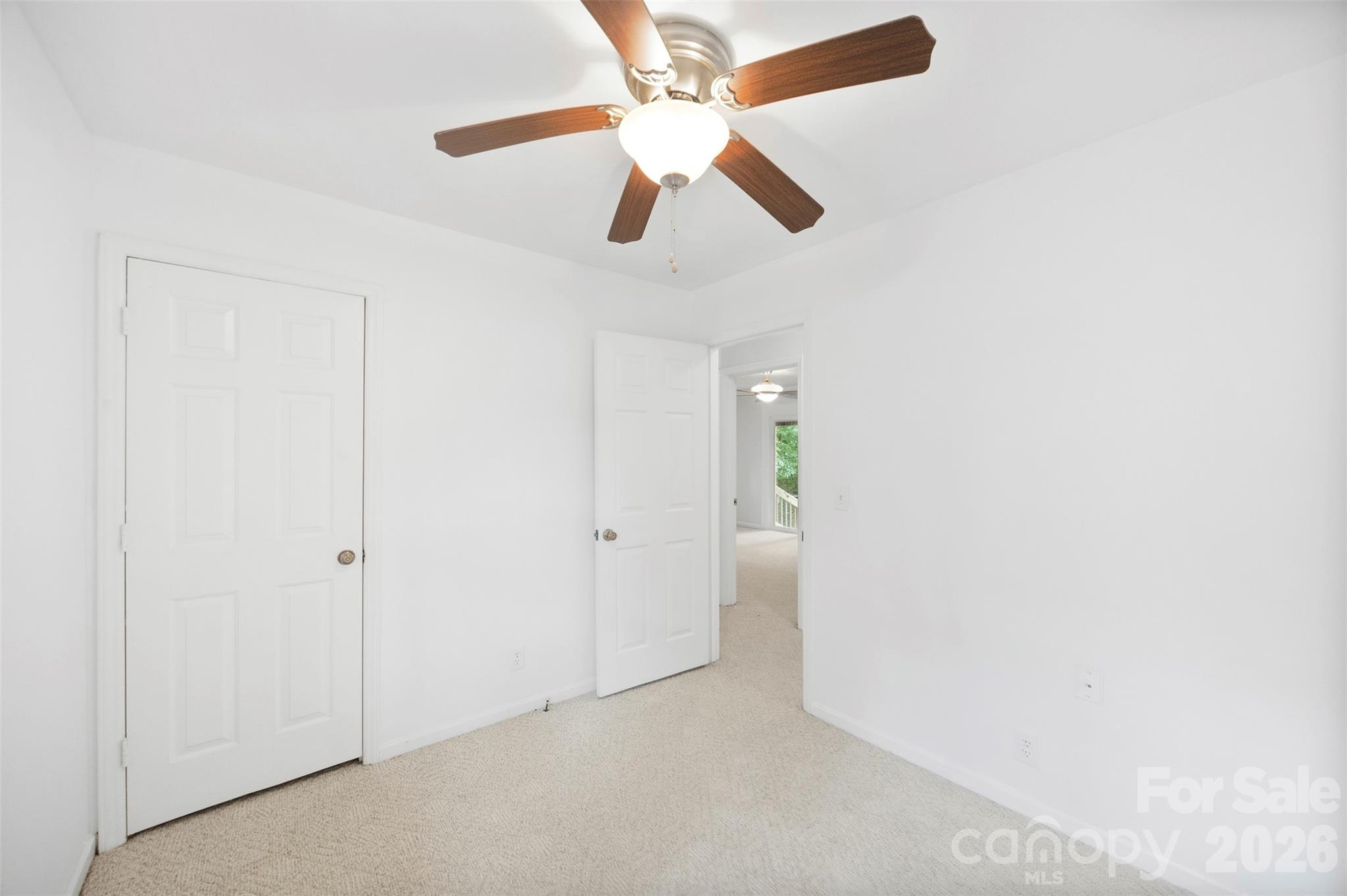 611 W Lewis Street Property Photo 25