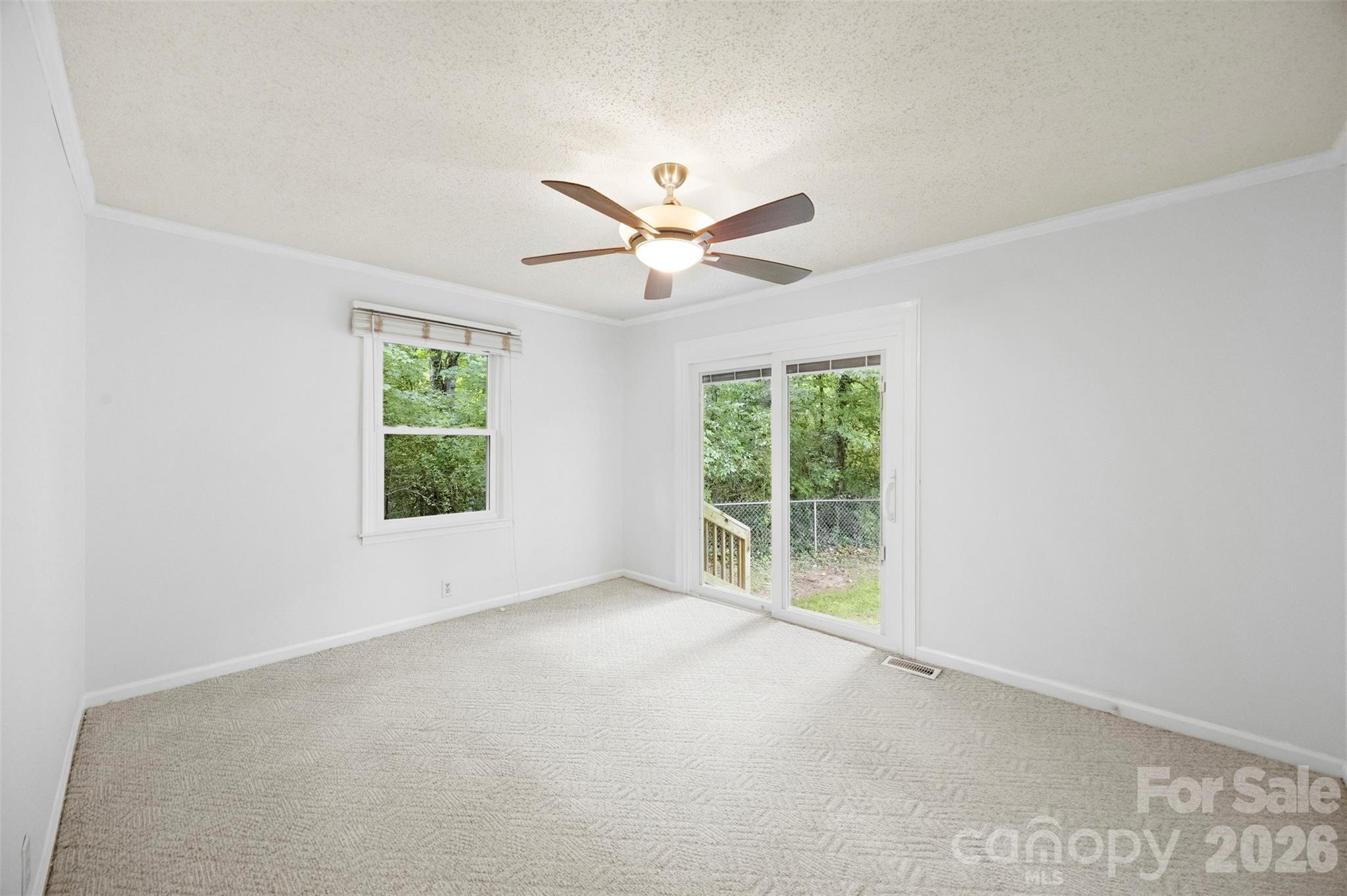 611 W Lewis Street Property Photo 28