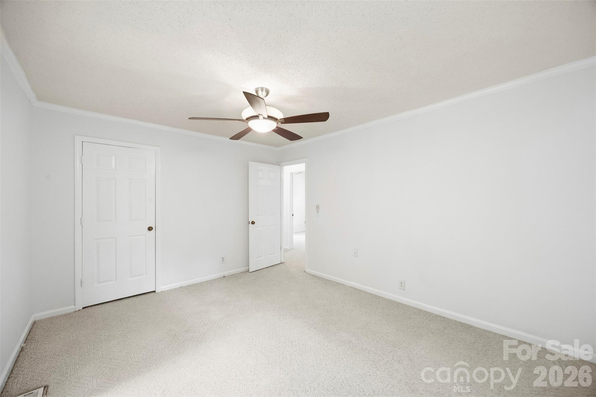 611 W Lewis Street Property Photo 29