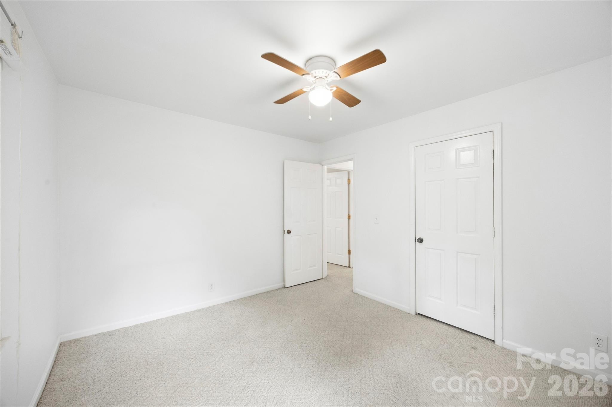 611 W Lewis Street Property Photo 31