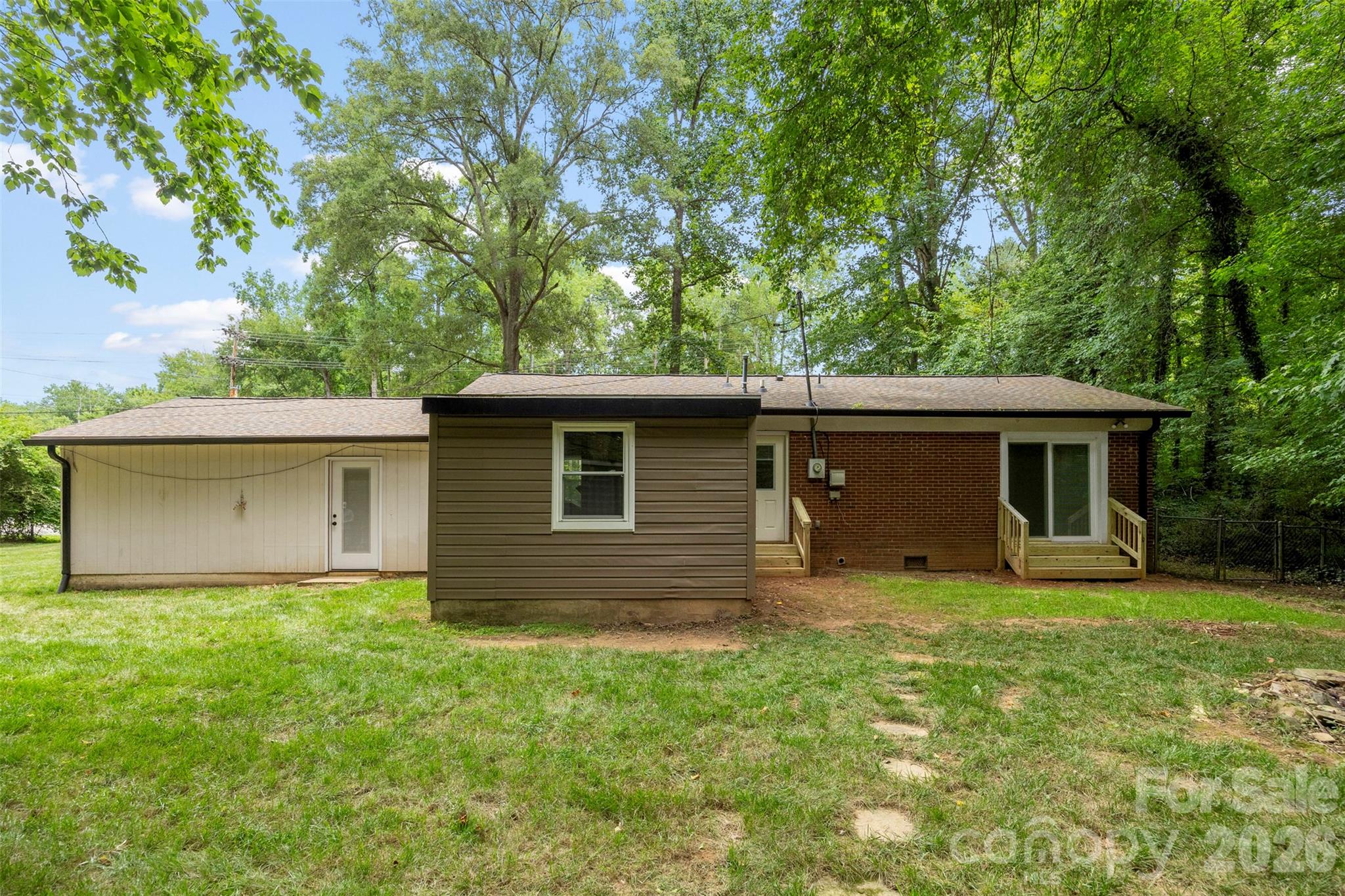 611 W Lewis Street Property Photo 33