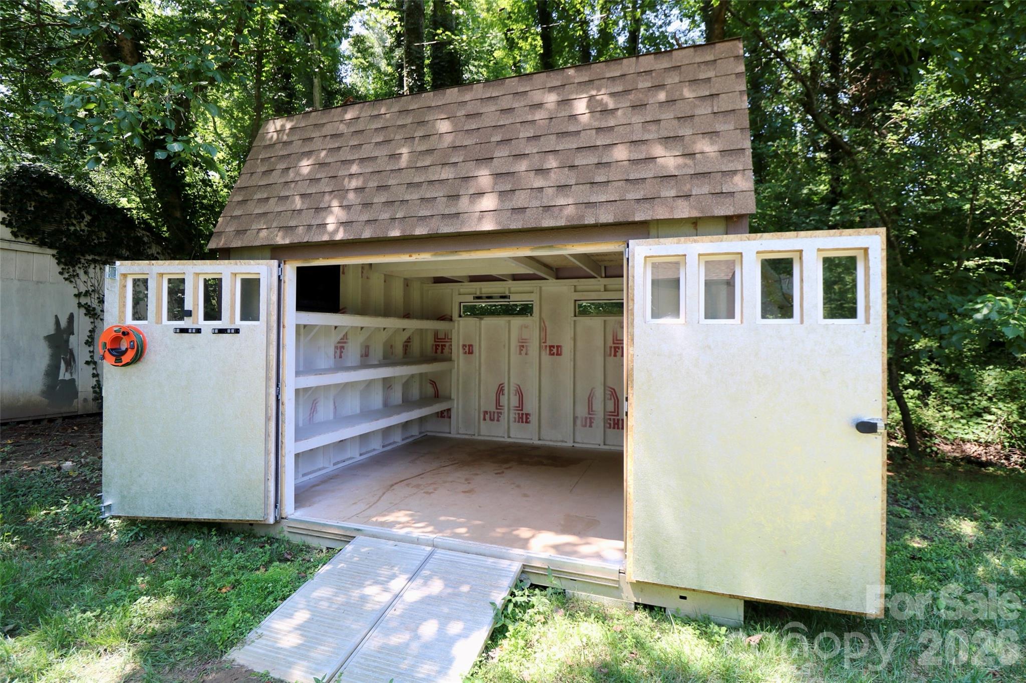 611 W Lewis Street Property Photo 36