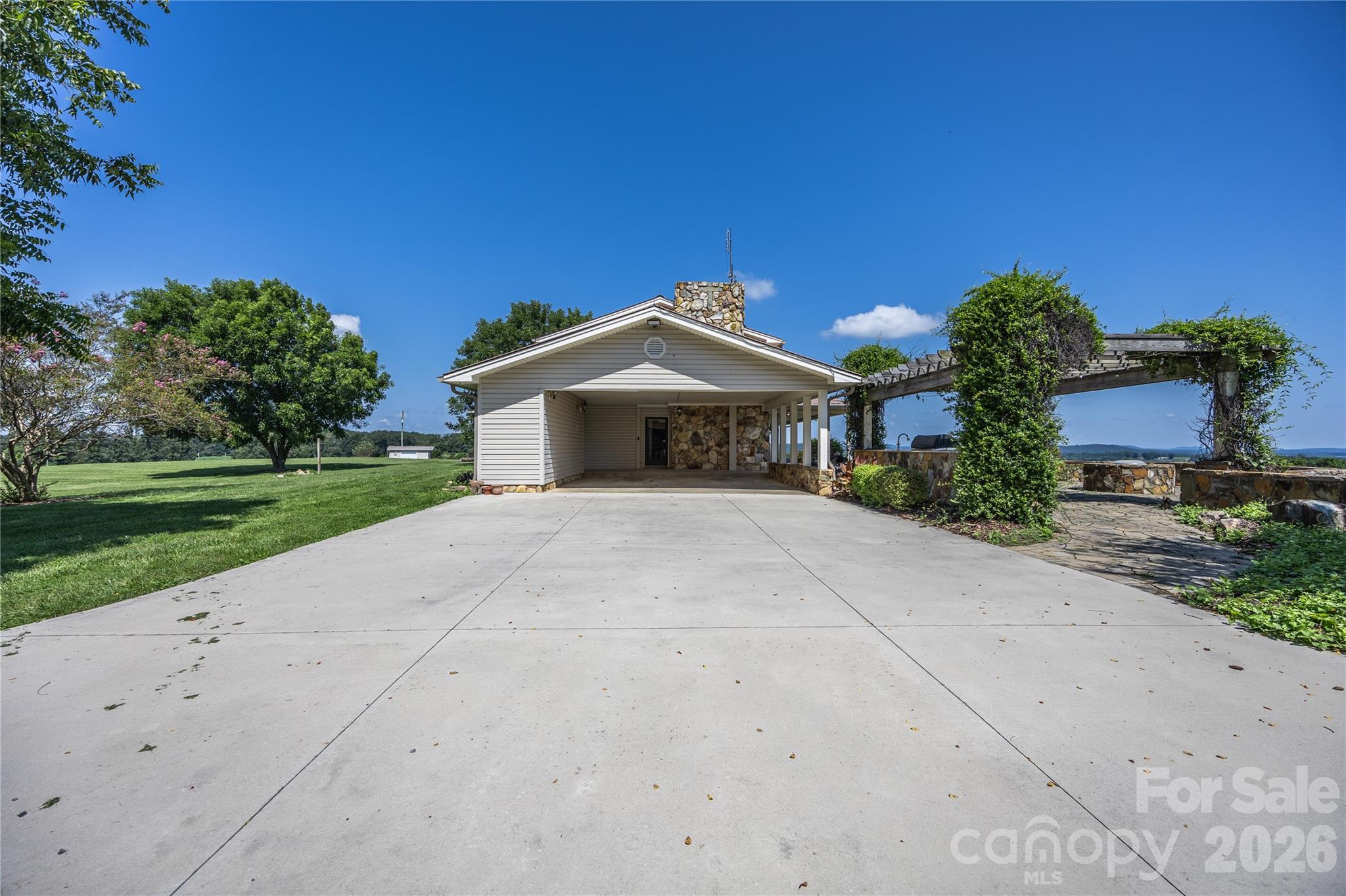 6350 Roscoe Road Property Photo 6