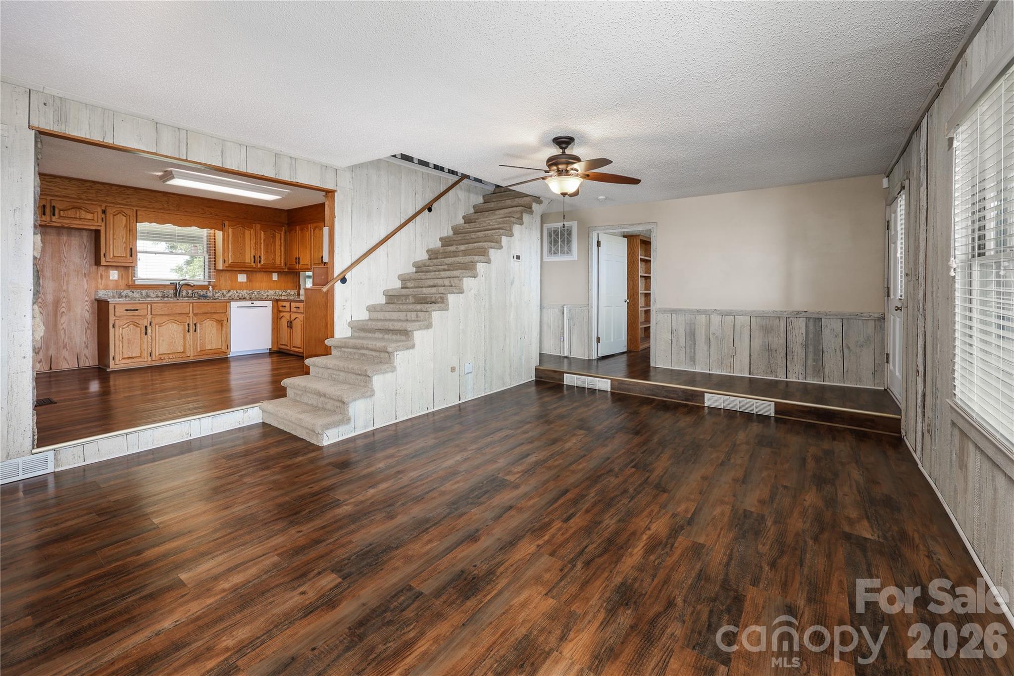 6350 Roscoe Road Property Photo 8