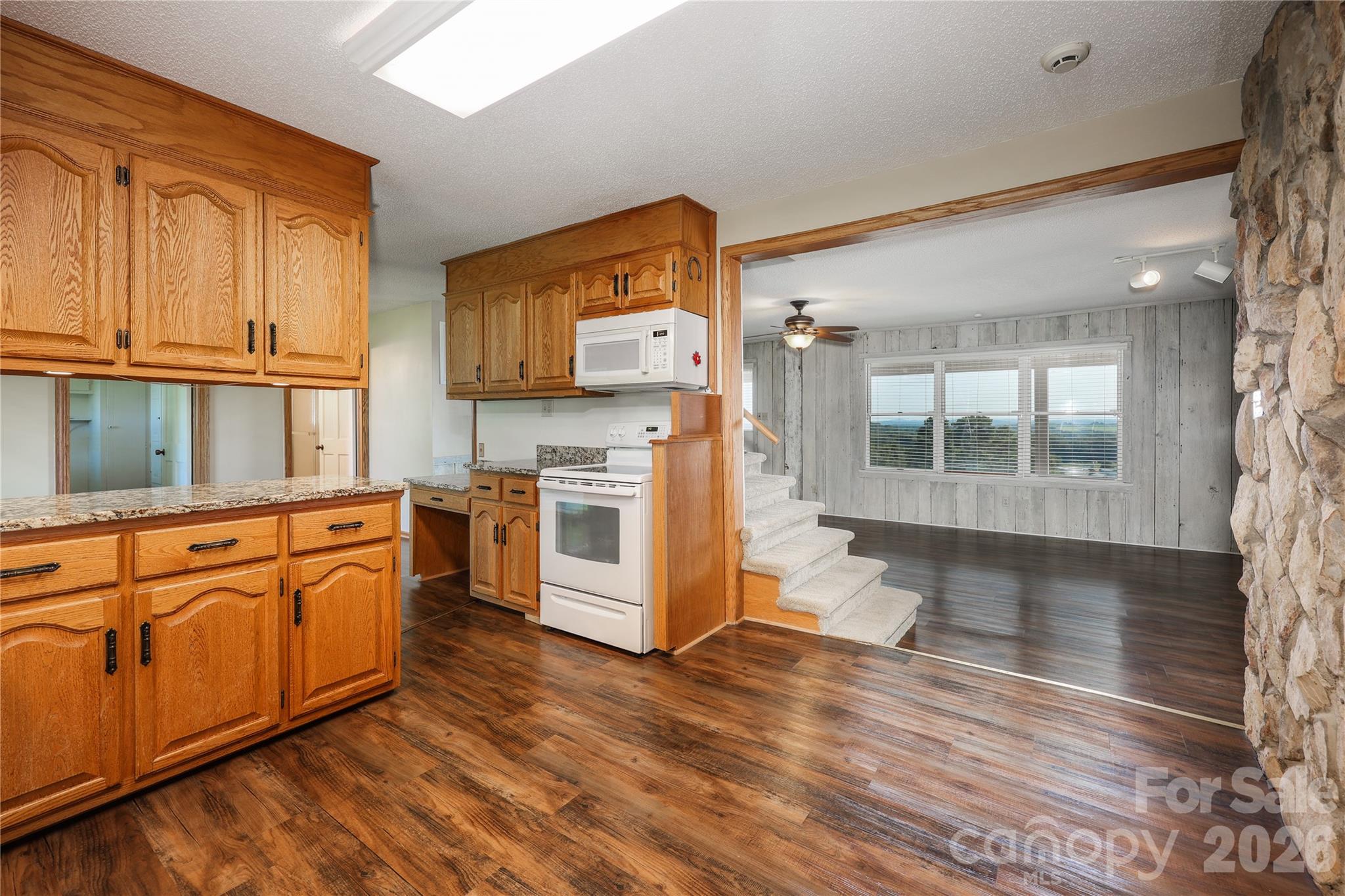 6350 Roscoe Road Property Photo 9