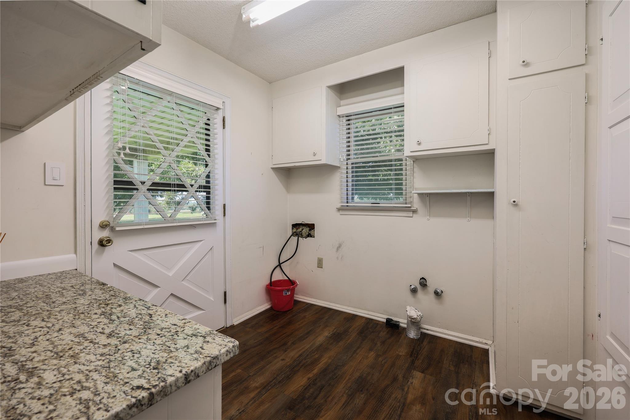6350 Roscoe Road Property Photo 15