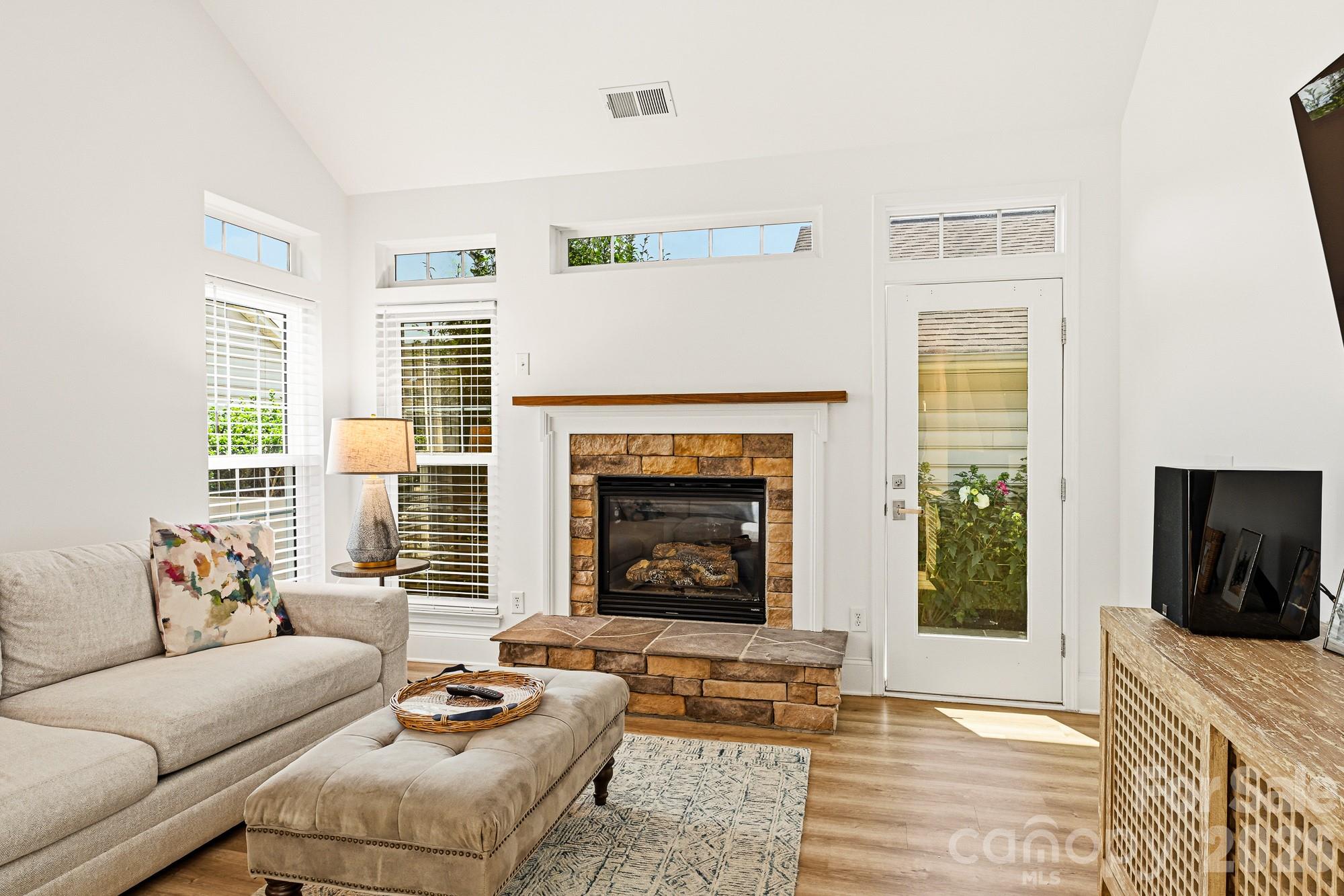 8335 Viewpoint Lane Property Photo 8