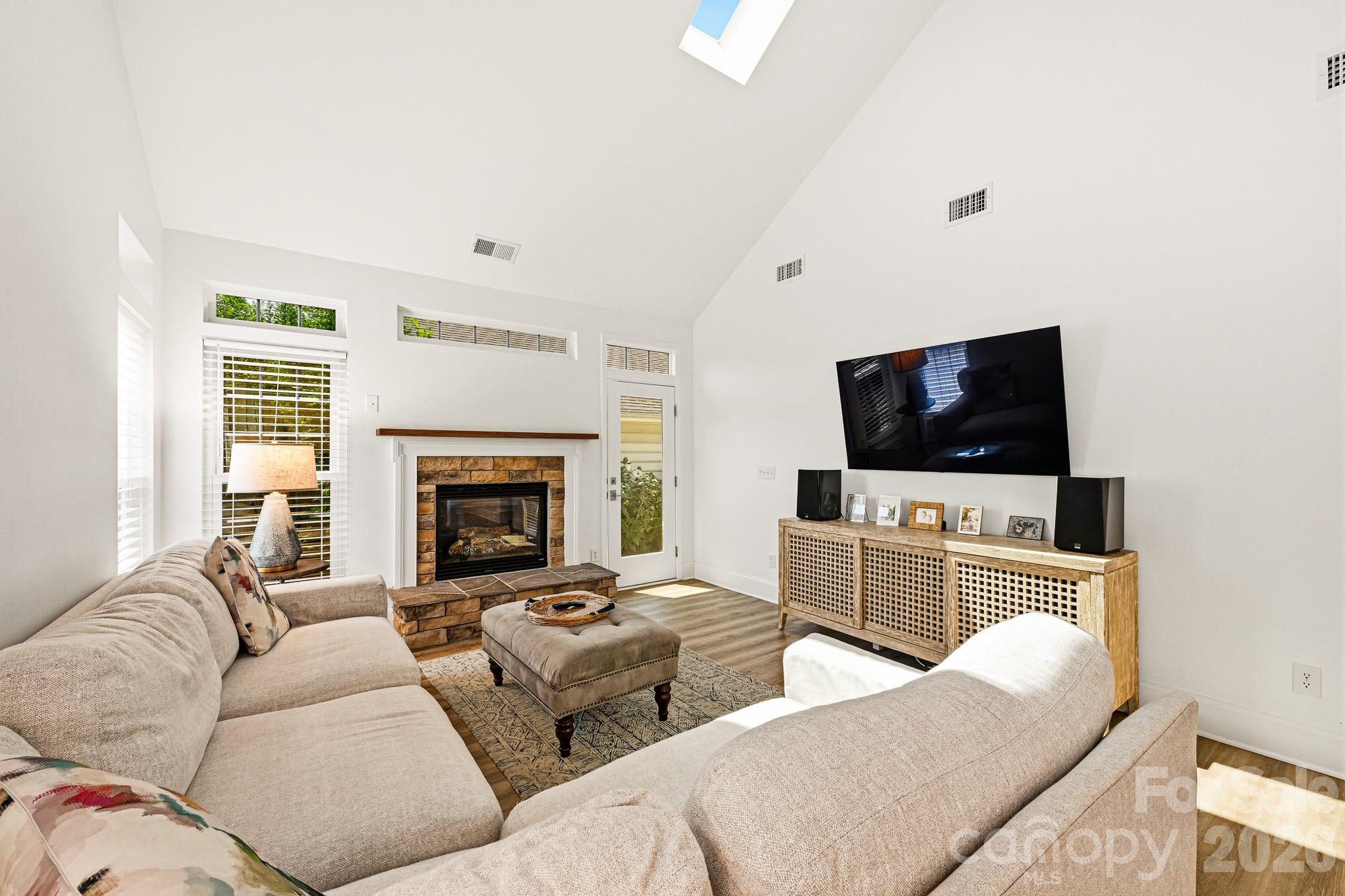 8335 Viewpoint Lane Property Photo 9