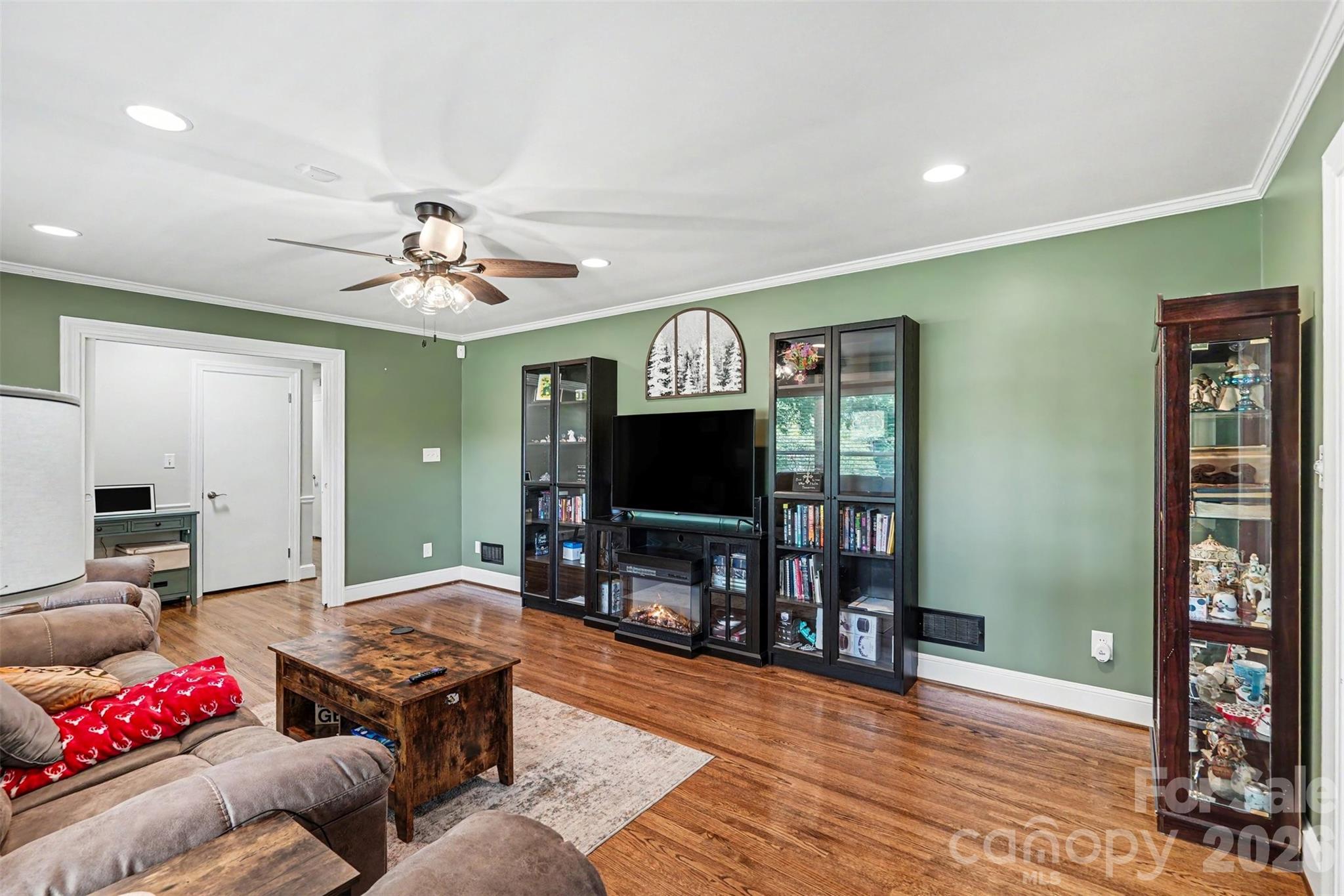 3800 Centergrove Road Property Photo 11