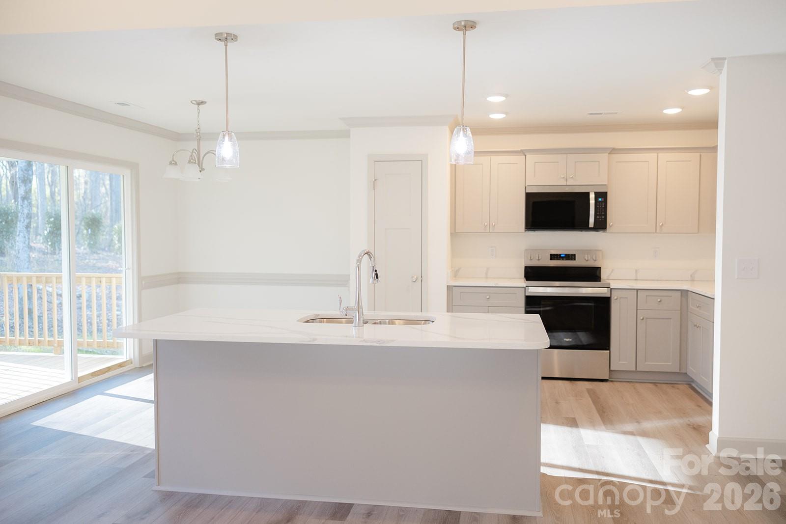 1262 Rainbow Circle Property Photo 5