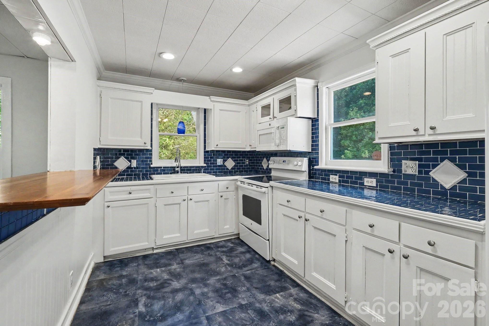1402 1st Avenue Place Property Photo 2