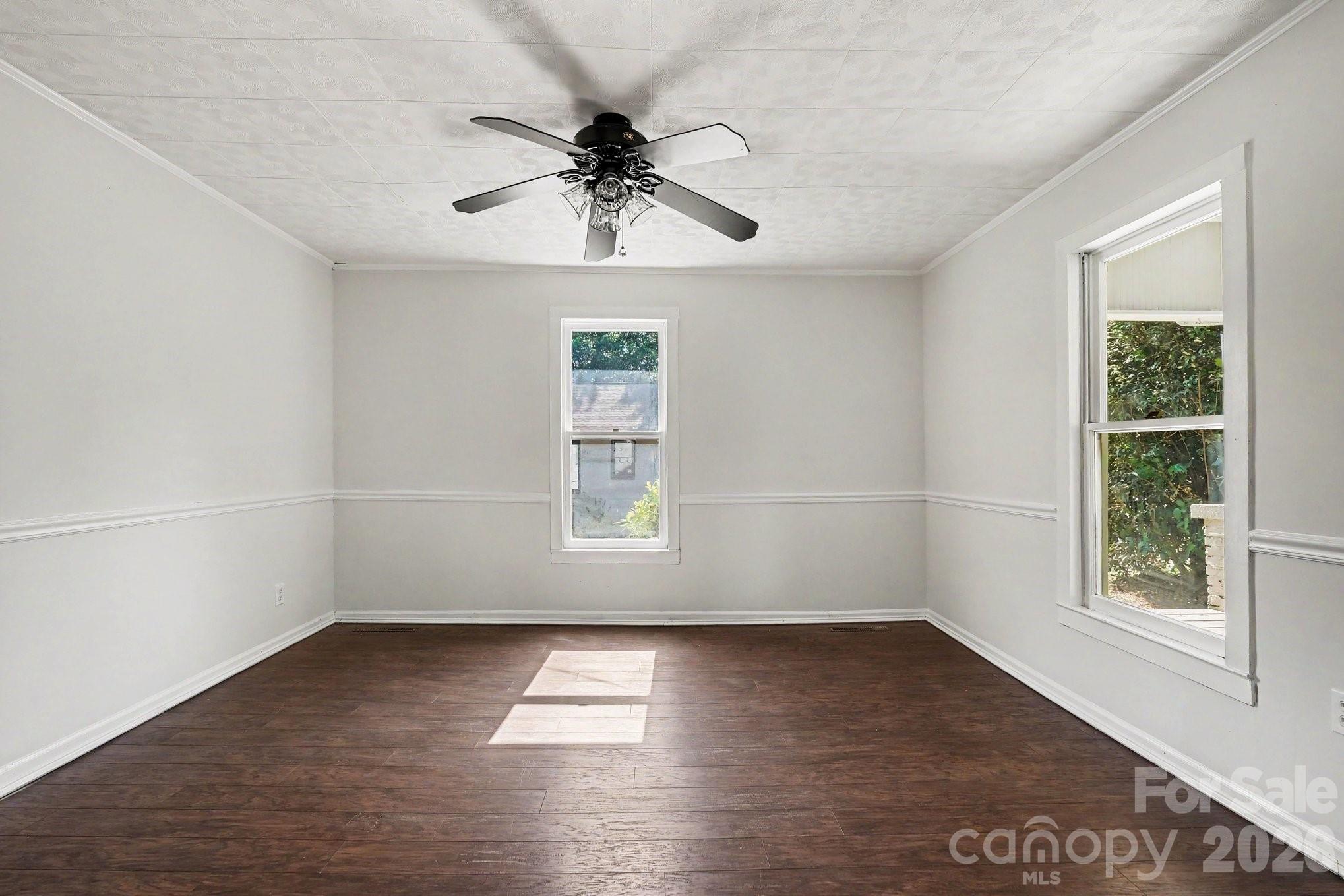 1402 1st Avenue Place Property Photo 3