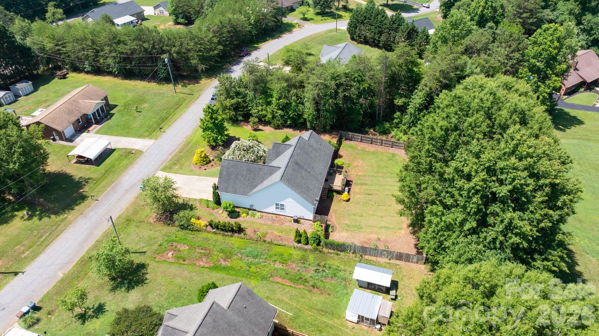 1621 Herbie Circle Property Photo 5