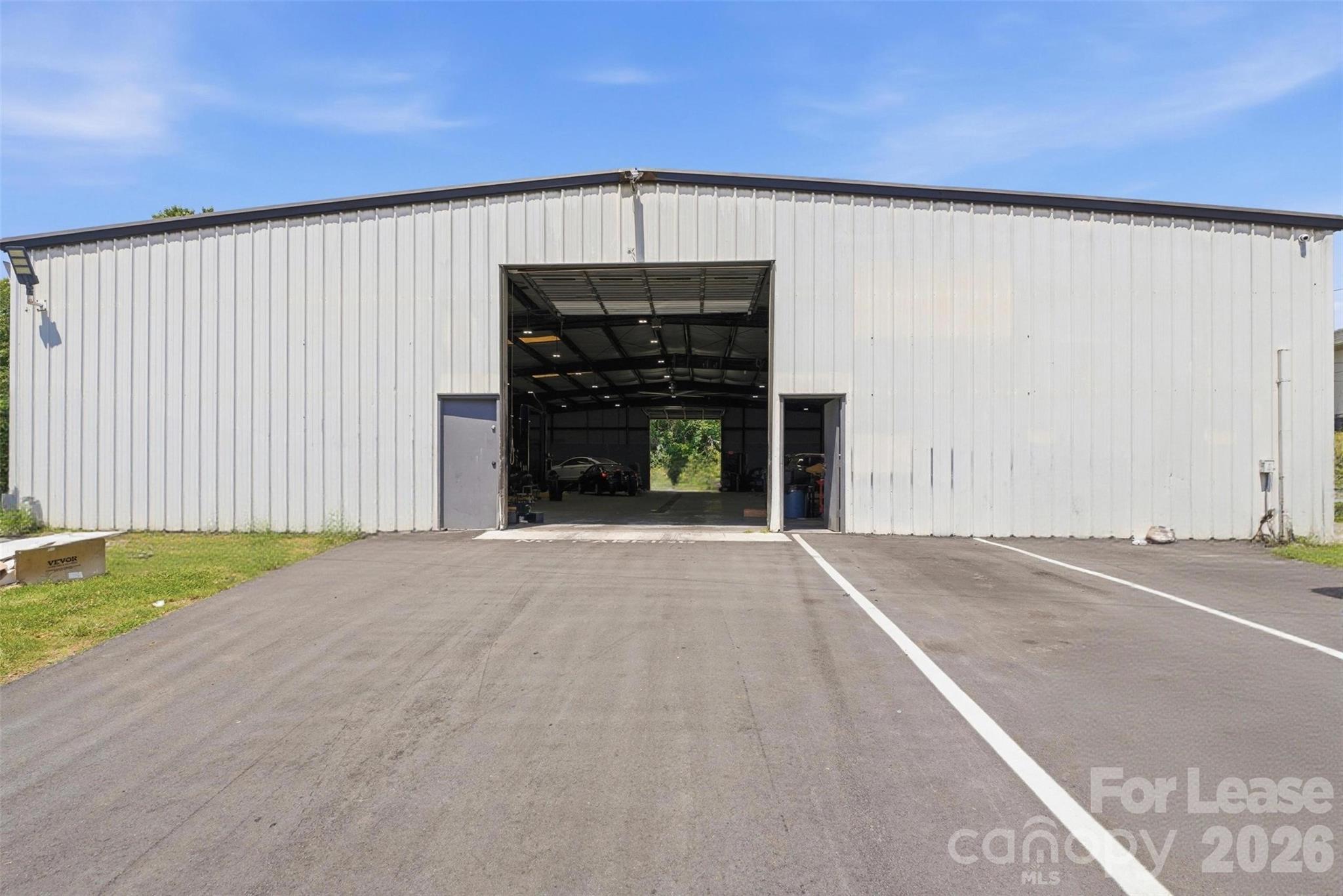 325 W Dixon Boulevard Property Photo 8
