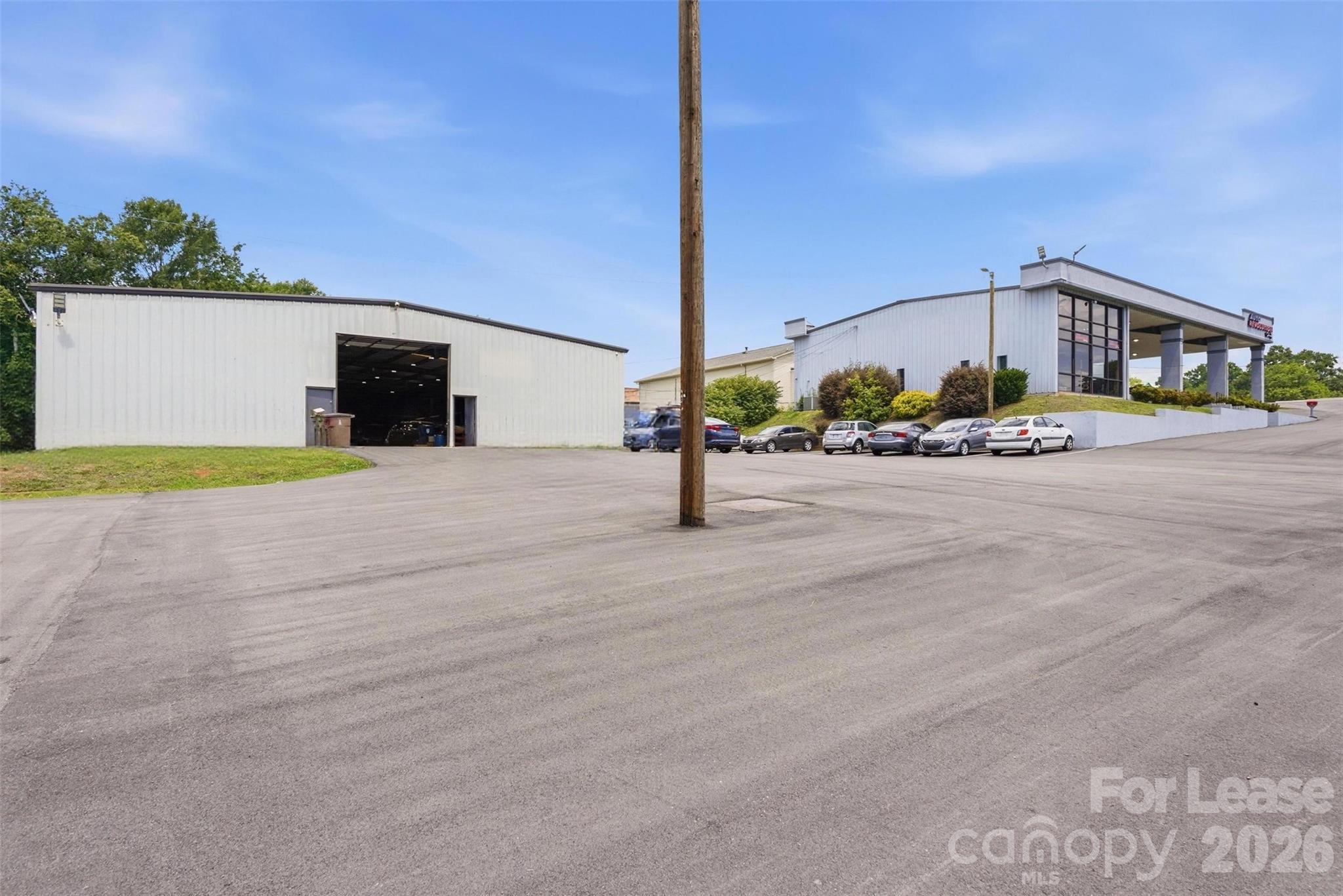 325 W Dixon Boulevard Property Photo 10