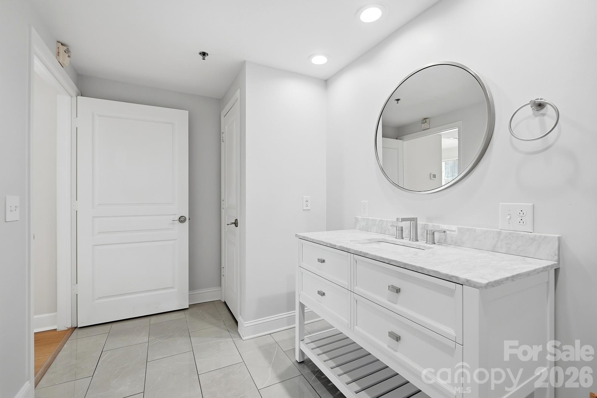 1315 East Boulevard 411 Property Photo 17